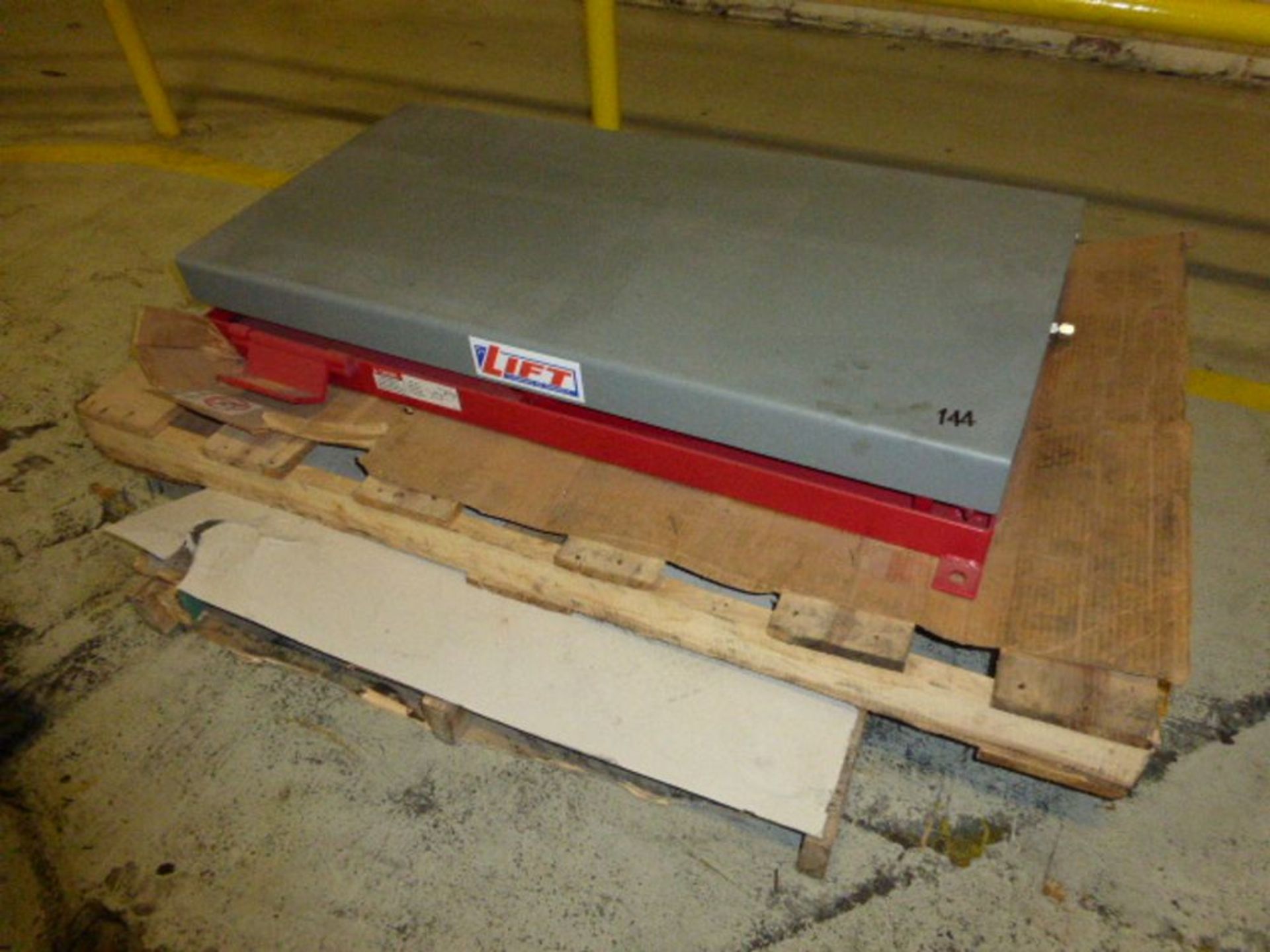 Lift Table 2 ft x 4 ft [1st Flr Main Shipping Area]