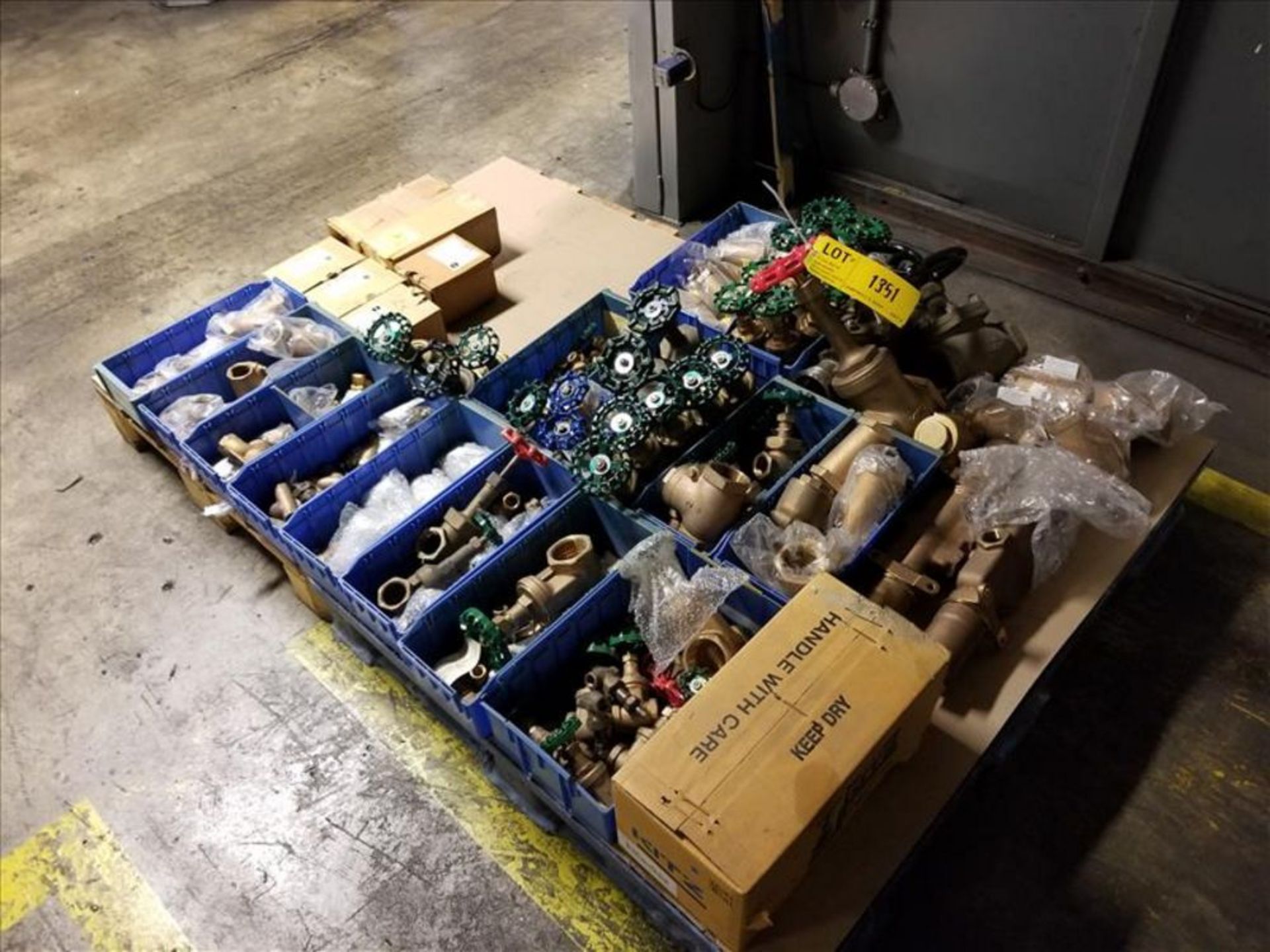 Lot of Bronze and Copper Gate Valves and Cheek Valves, Varying Sizes [Across from 1st Flr Cage - Image 2 of 4