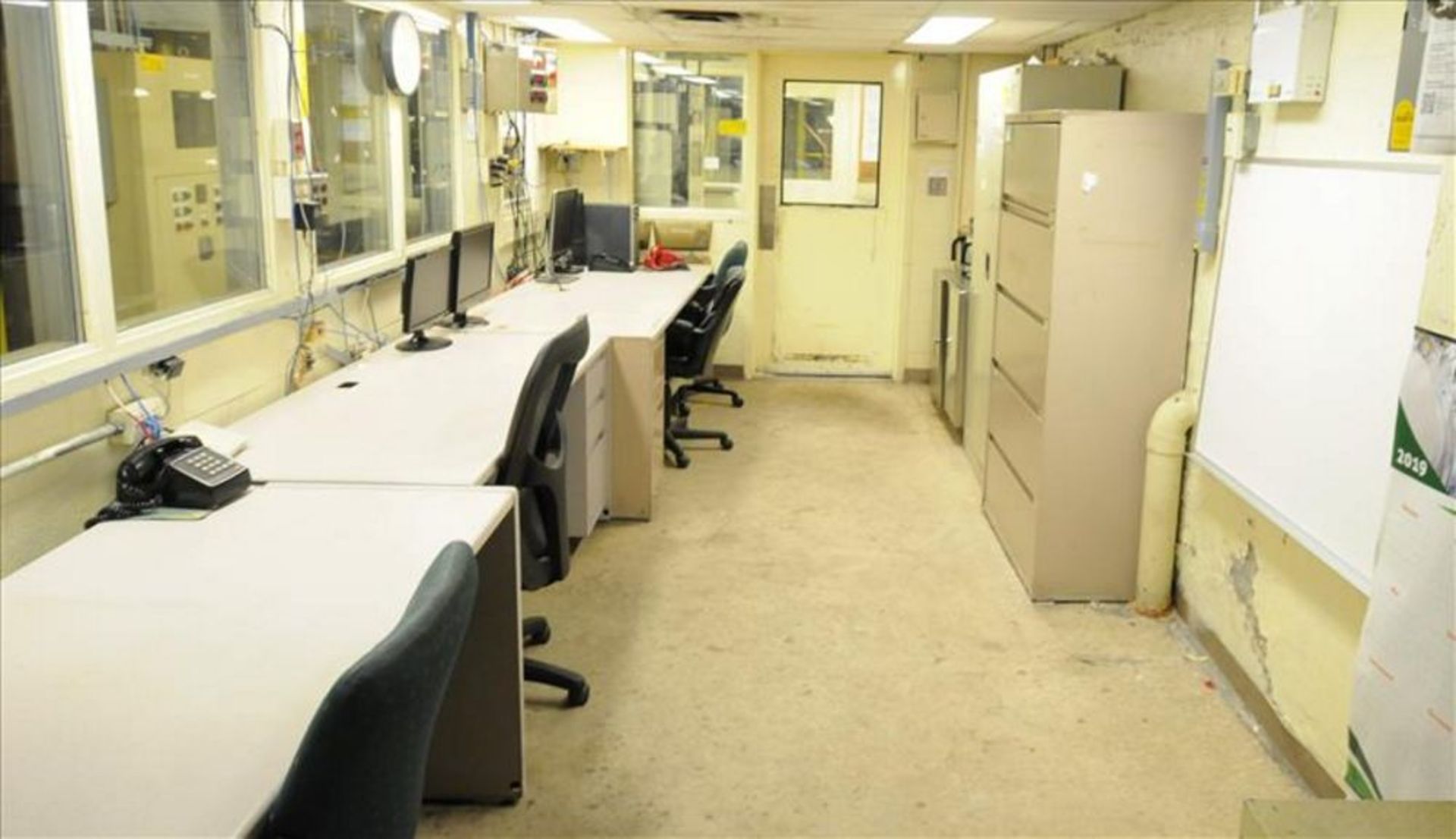 lot/ contents of boiler control room consisting of screens, desks, chairs and cabinets [Powerhouse] - Image 2 of 3