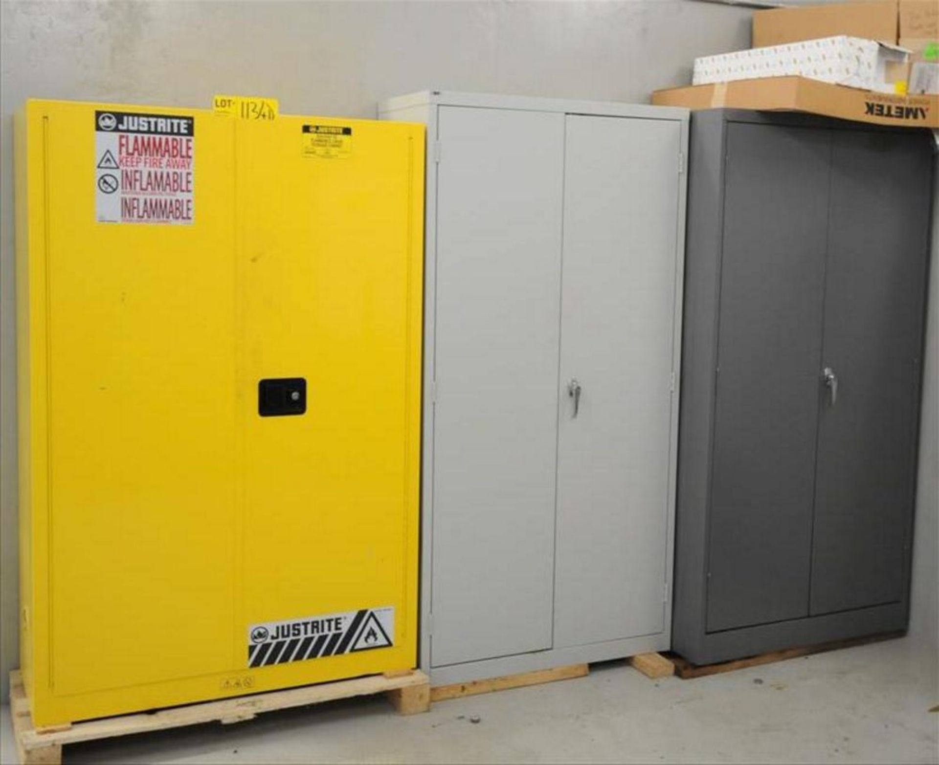 lot/ (3) storage cabinets [Powerhouse]