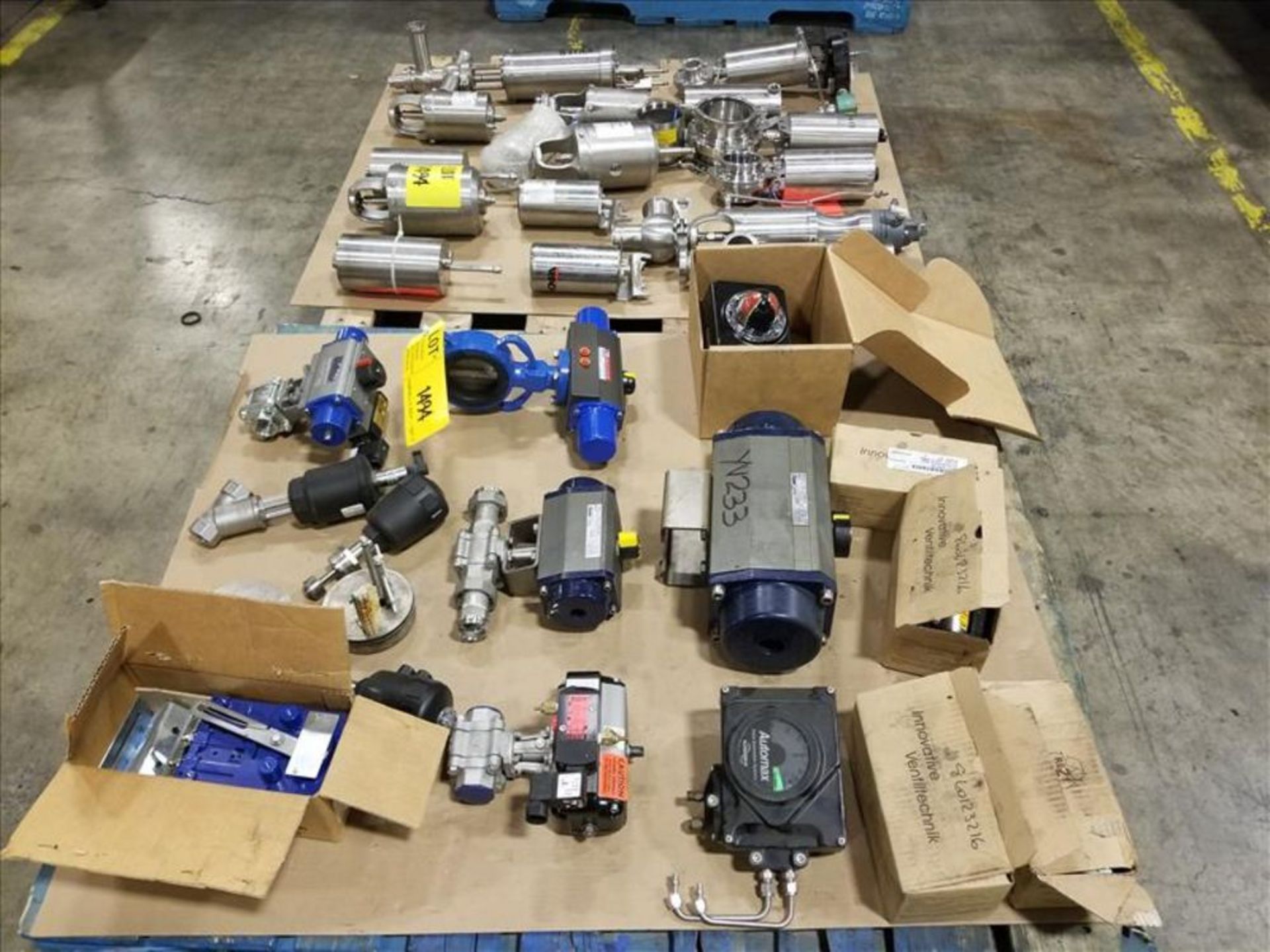 Lot Stainless Pneumatic actuator and part (2) Pallet
