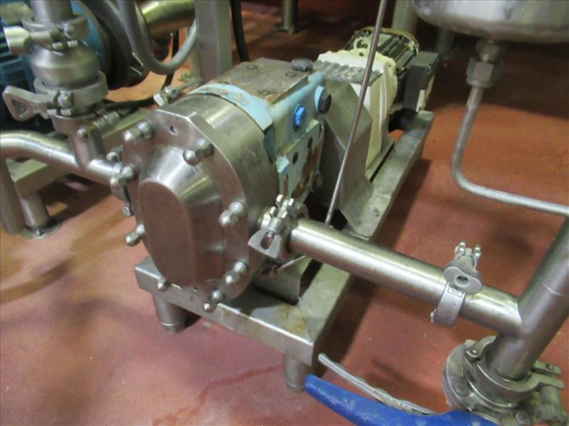 Waukesha positive displacement pump mod. no. 130 stainless, 5hp/1750/162rpm m 10. 79:1 ratio,