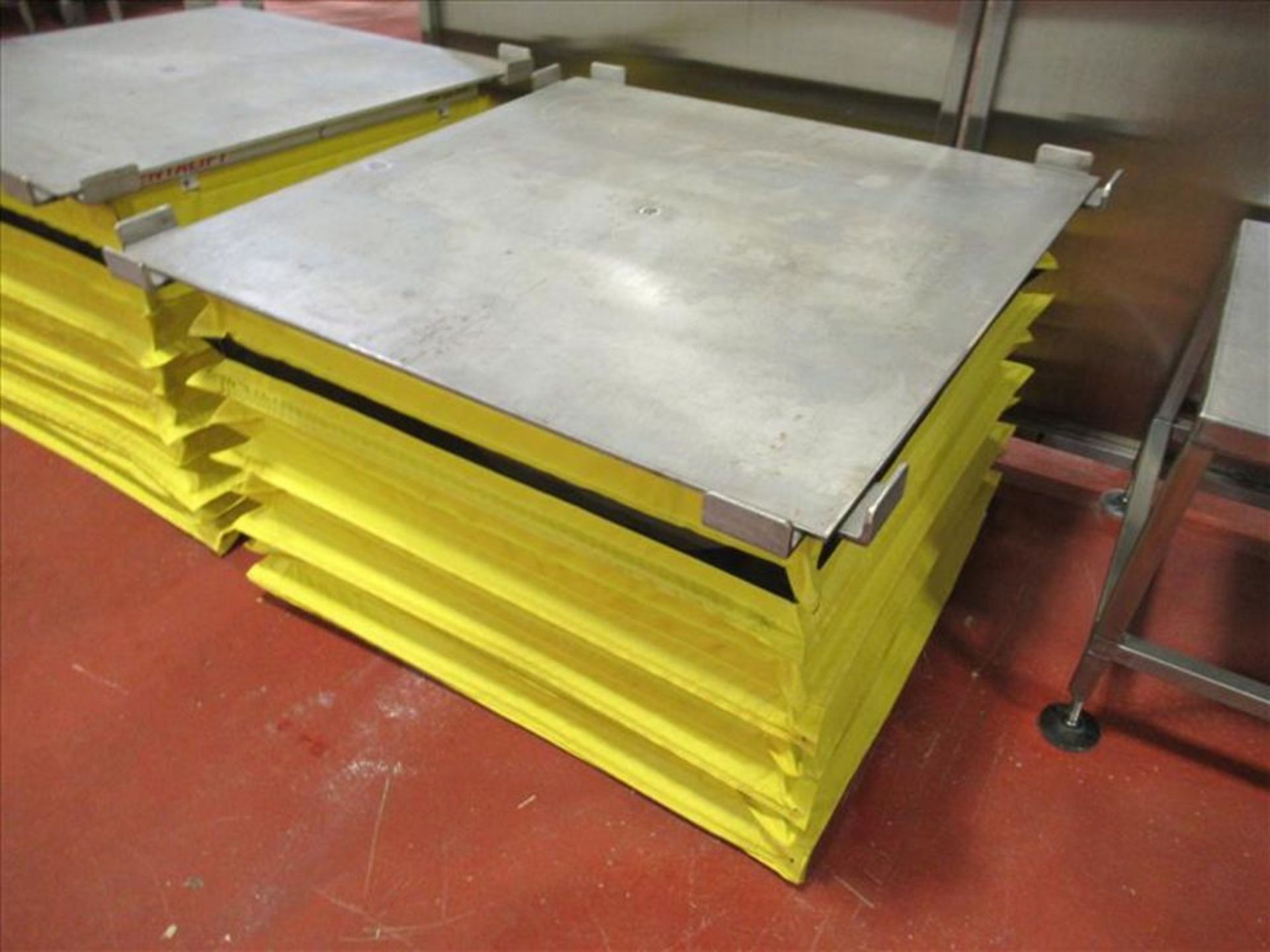 Pentalift Scissor pallet lift table hydraulic, self leveling 48 in. x48 in. [Cooking and Blending