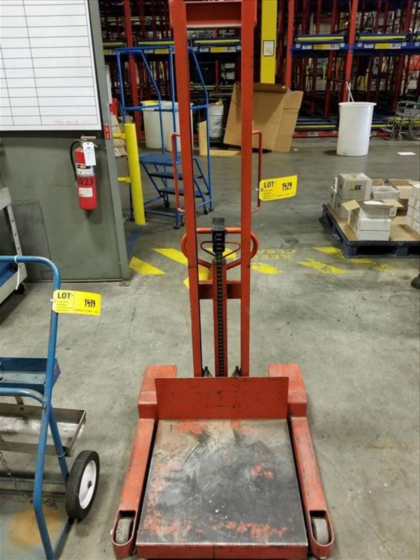 Mahaffy hydraulic lift mod. no. SLH242470 ser. no. 1196, 1, 000 lb. cap. (mobile)