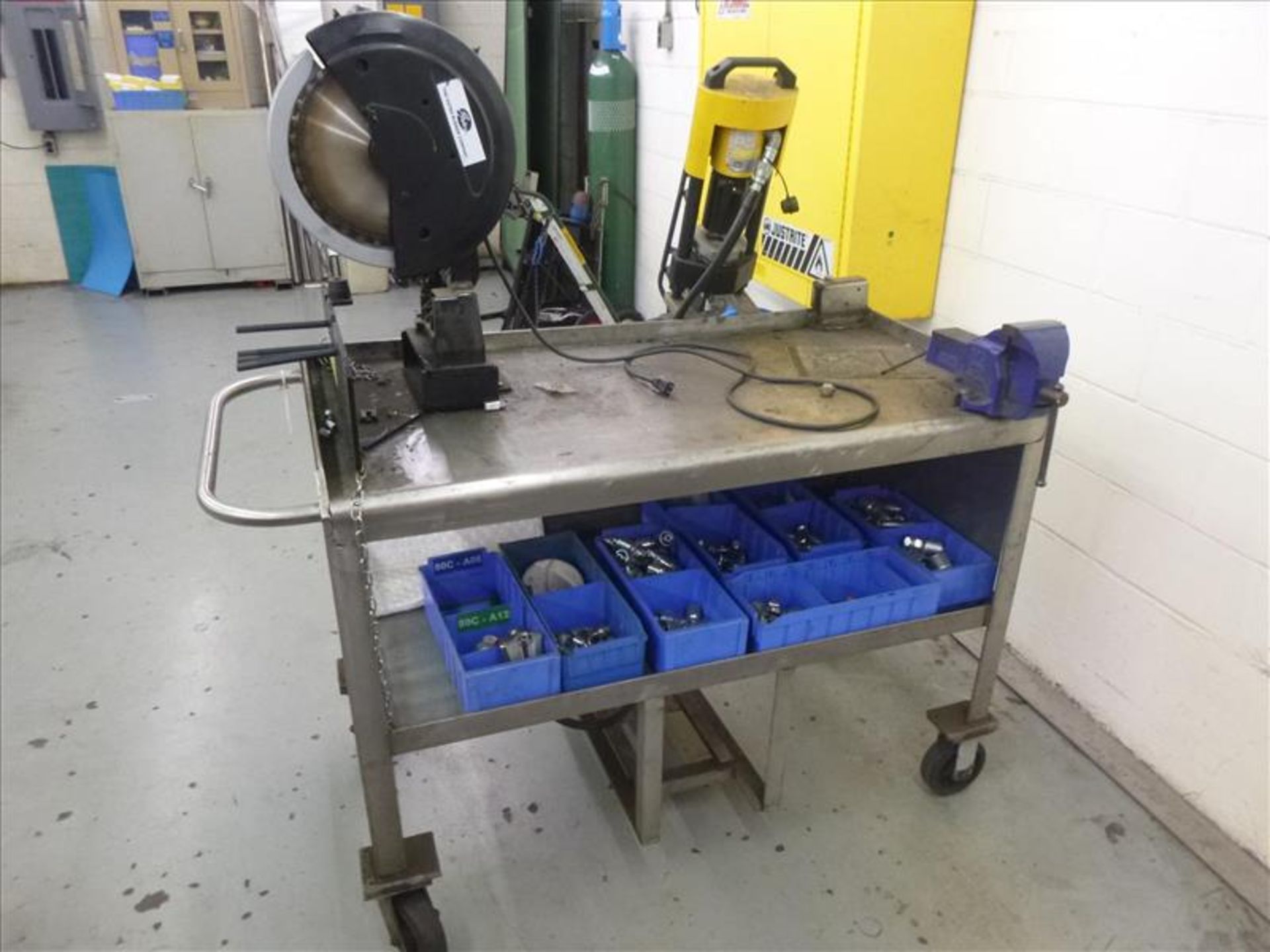 hose crimping system c/w Parker crimper and Gates rubber saw, s/s cart w/ 4 in. bench vice and misc. - Image 3 of 5