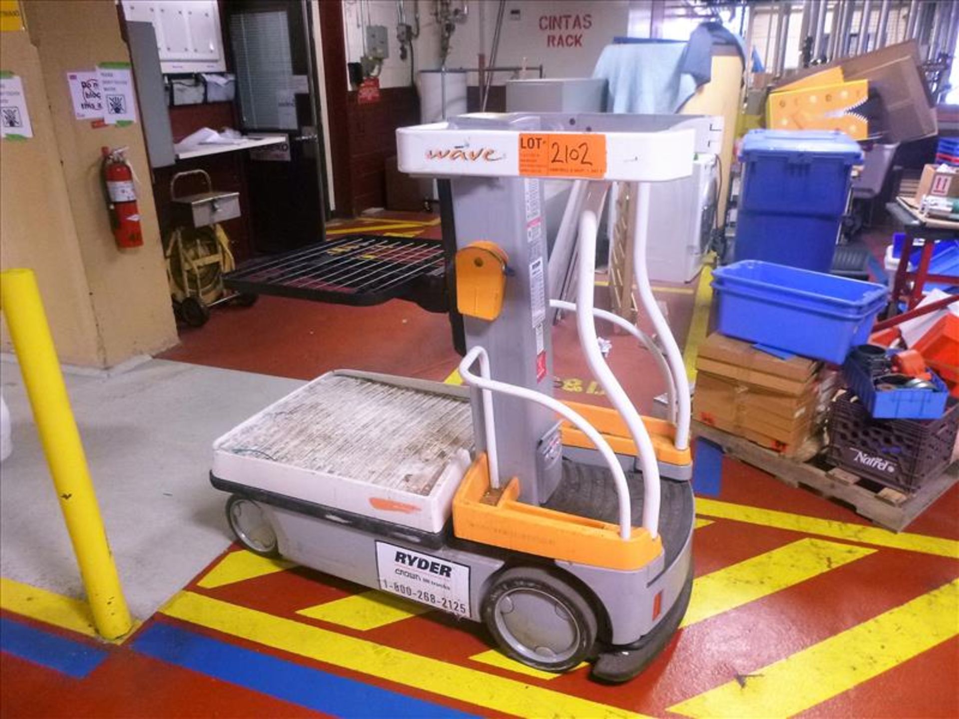 Crown Wave work assist vehicle/order picker, mod. WAV50-118, ser. no. 9A225347, 24V electric, 750