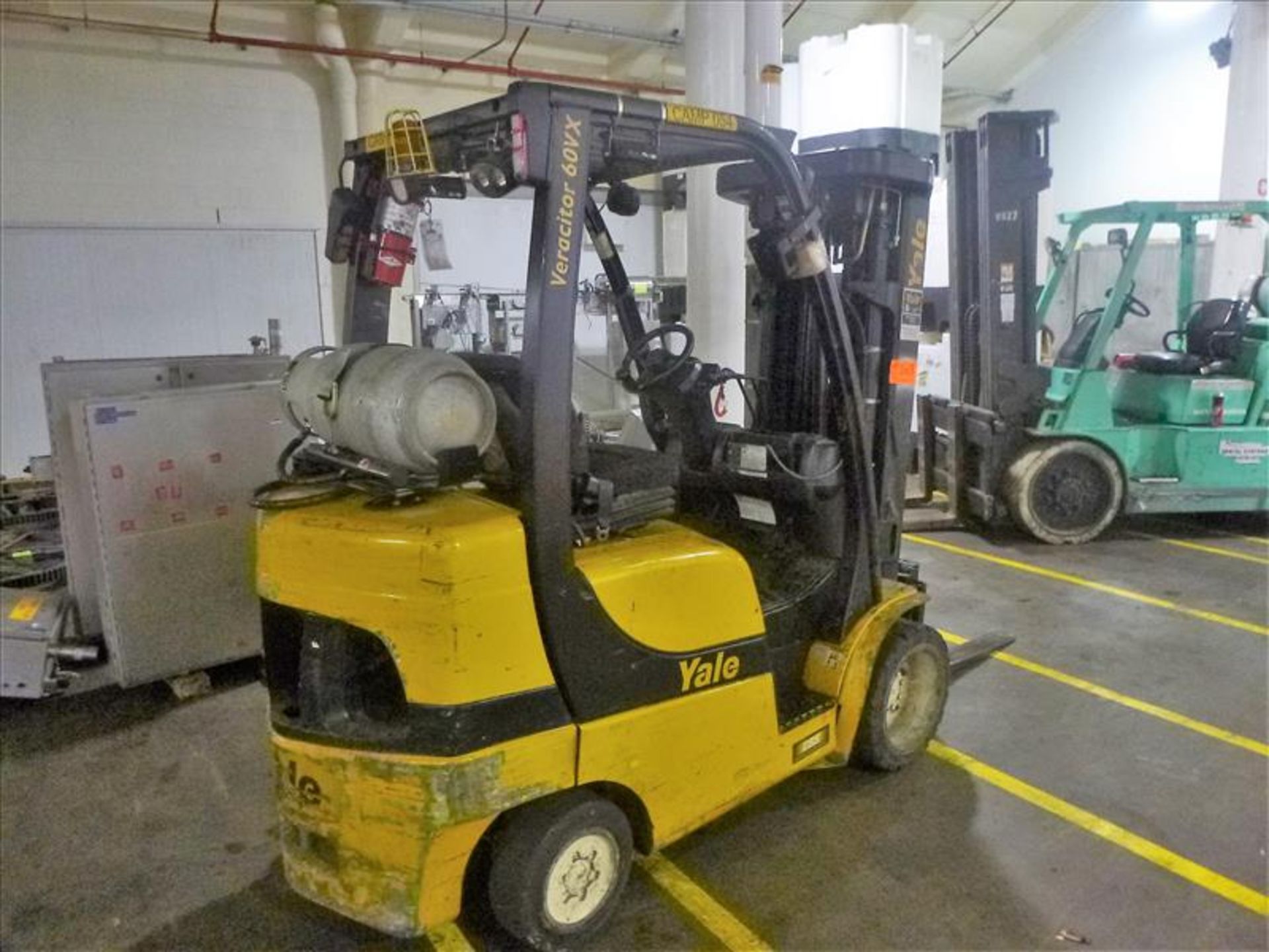 Yale fork lift truck, mod. GLC060VXNVSQ084, ser. no. A910V21260K, LPG, 4000 lbs cap., 240 in. lift - Image 2 of 4