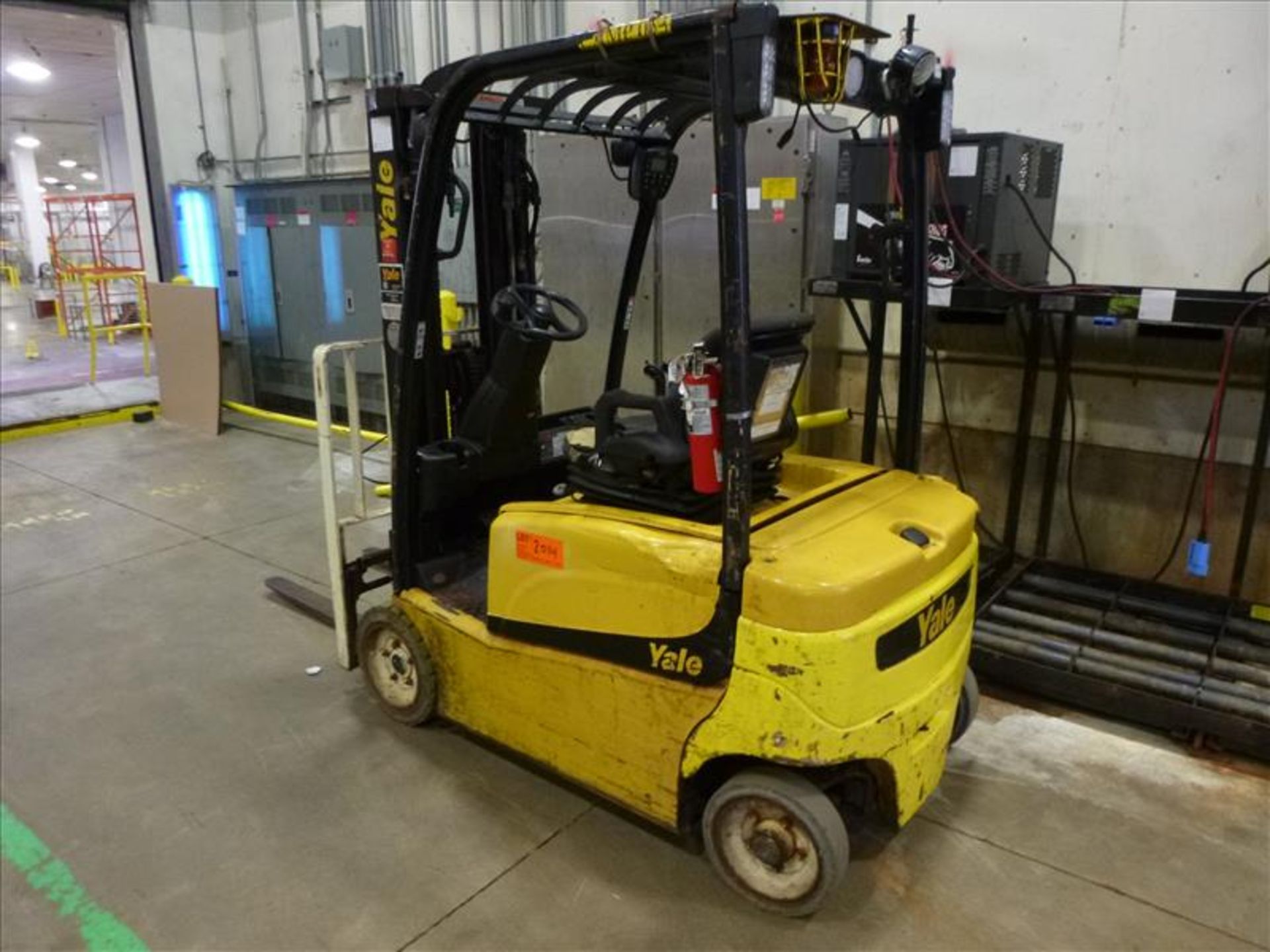 Yale fork lift truck, mod. ERP040VFN48TE082, ser. no. A955N01645J, 48V electric, 3700 lbs cap., - Image 2 of 4