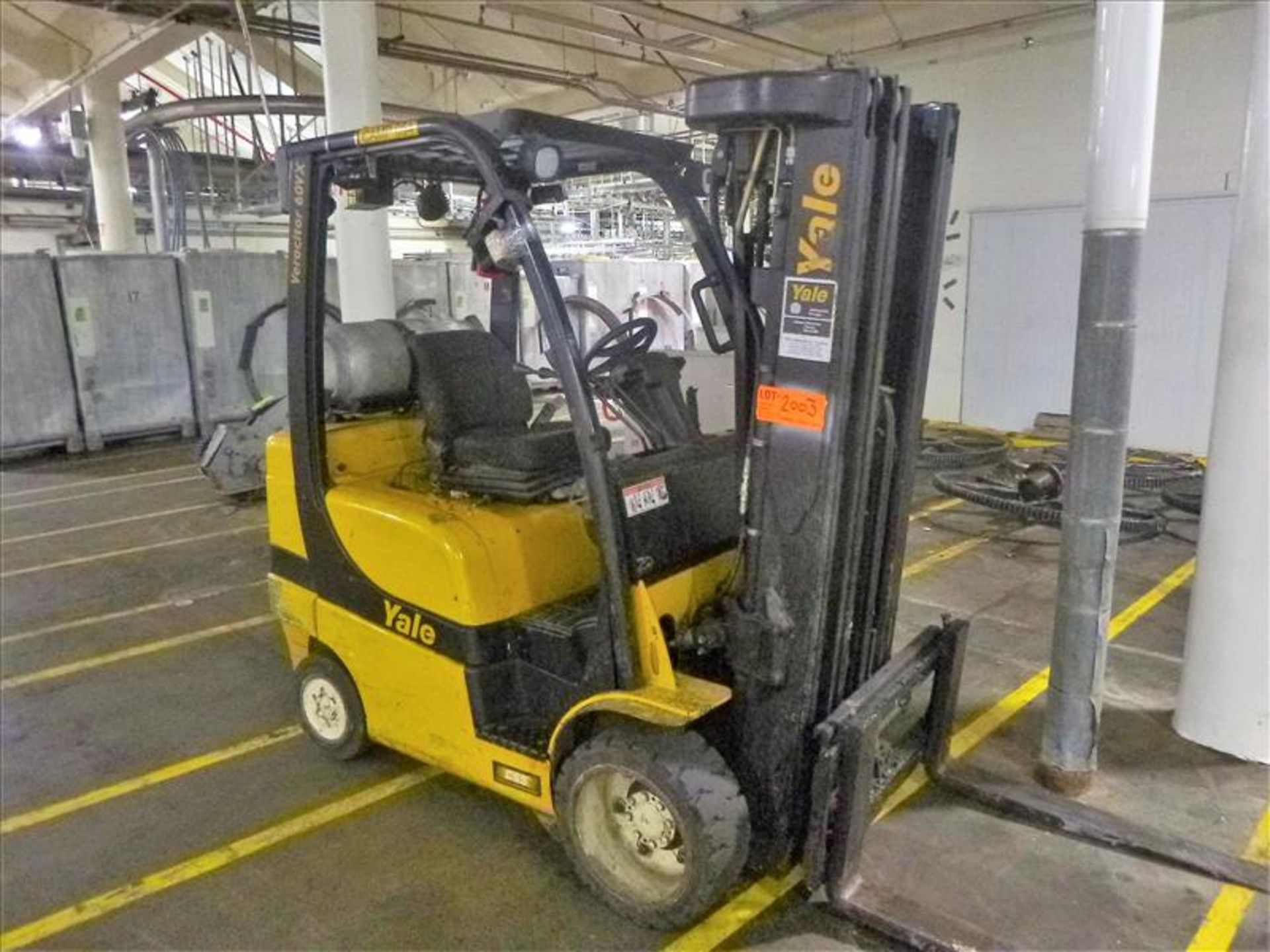 Yale fork lift truck, mod. GLC060VXNVSQ084, ser. no. A910V21260K, LPG, 4000 lbs cap., 240 in. lift