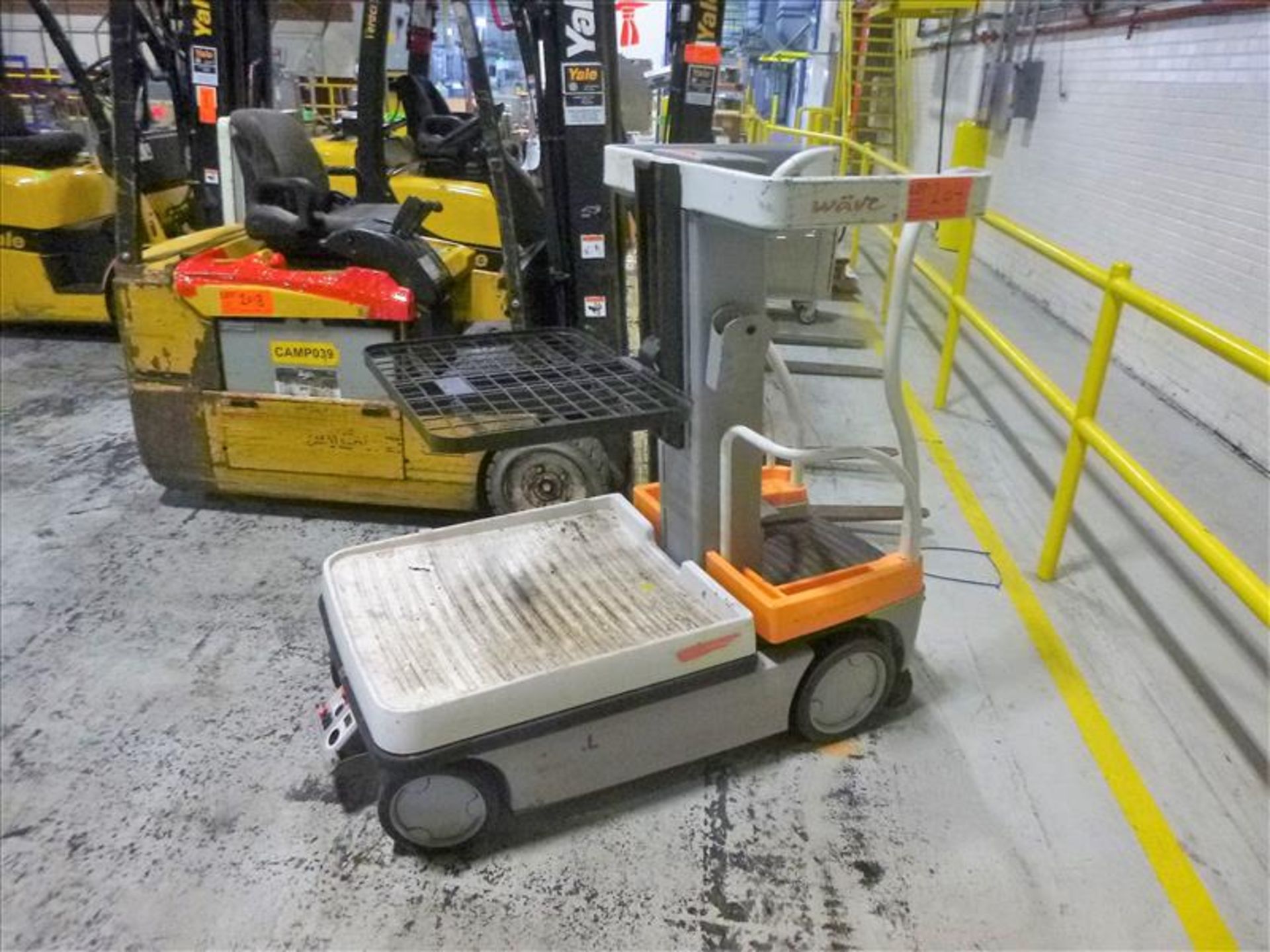 Crown Wave work assist vehicle/order picker, mod. WAV50-118, ser. no. 9A201663, 24V electric, 750