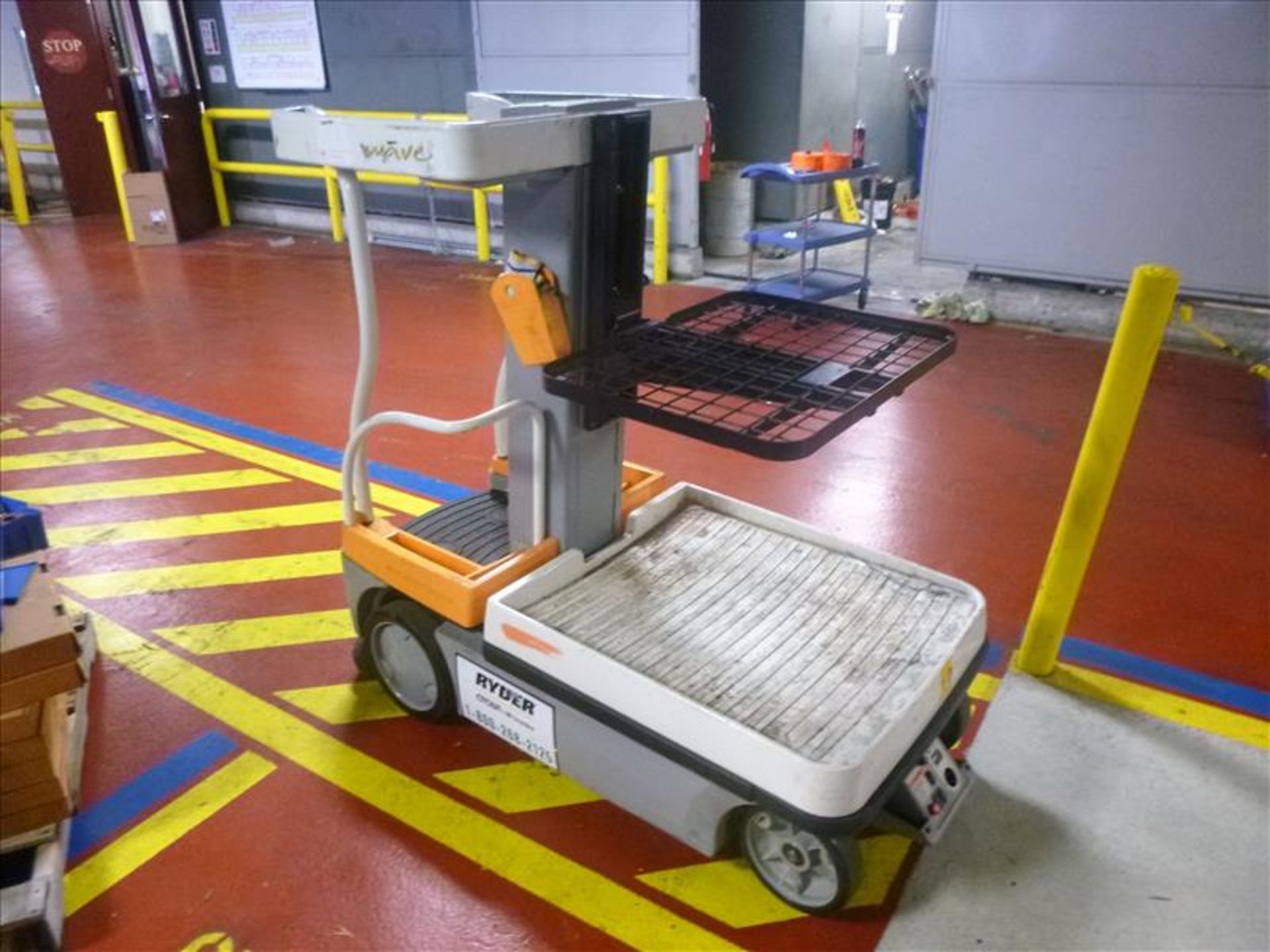 Crown Wave work assist vehicle/order picker, mod. WAV50-118, ser. no. 9A225347, 24V electric, 750 - Image 2 of 4