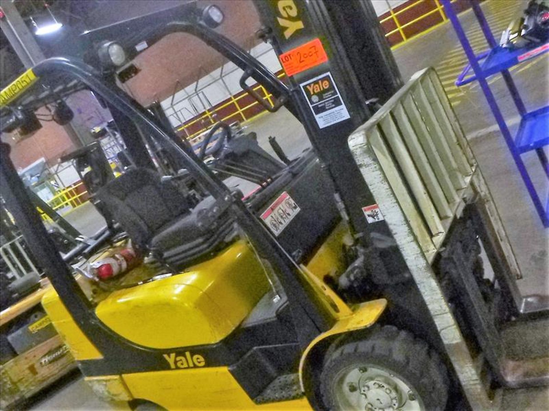 Yale fork lift truck, mod. GLC060VXNSEE085, ser. no. A910V14300G, LPG, 5500 lbs cap., 181 in. lift