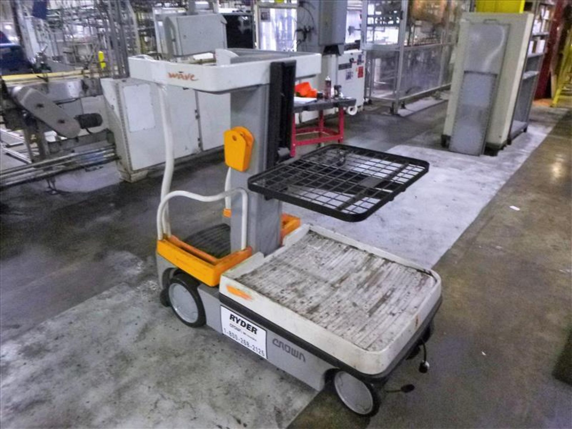 Crown Wave work assist vehicle/order picker, mod. WAV50-118, ser. no. 9A225349, 24V electric, 750 - Image 2 of 4