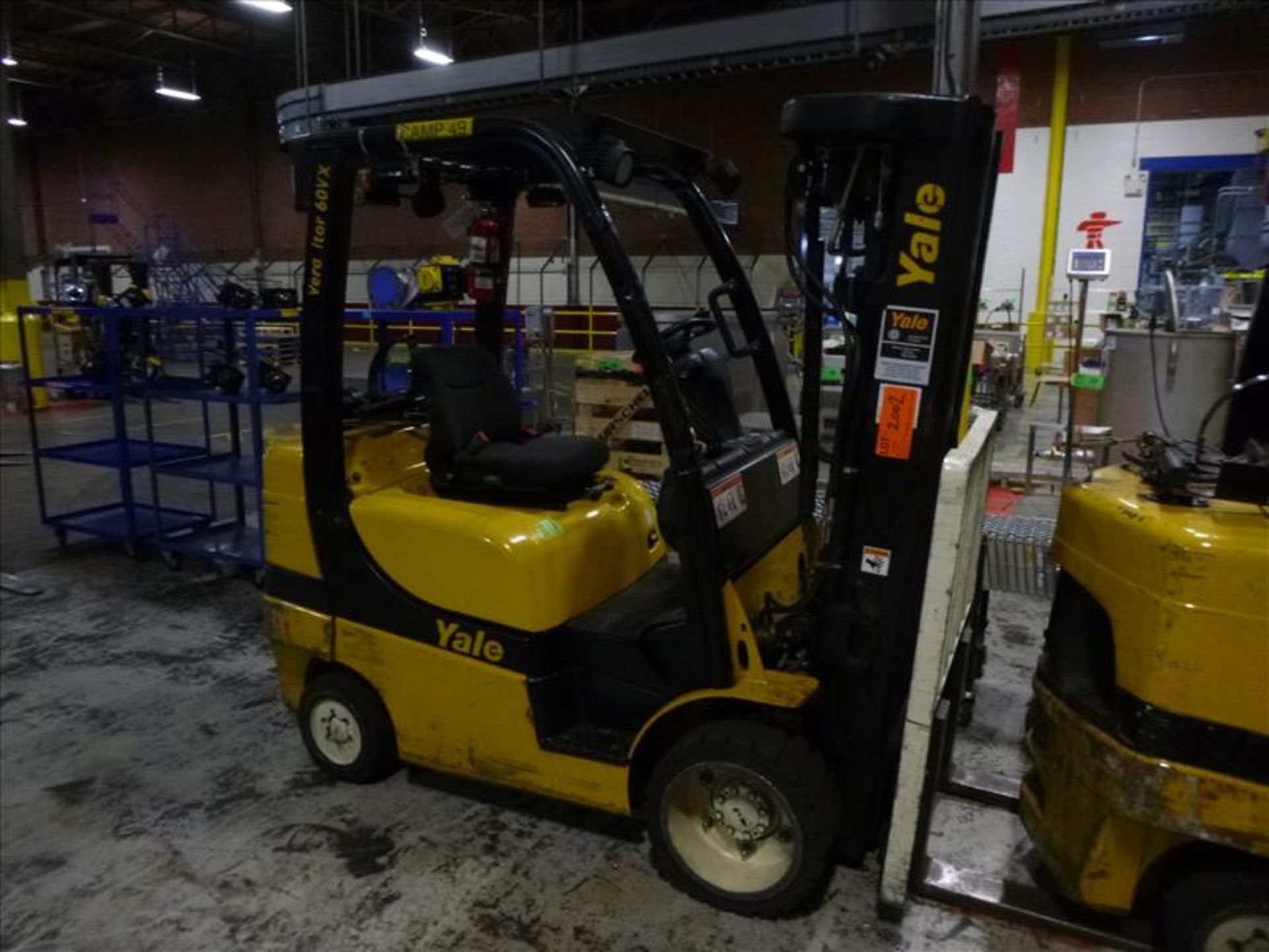 Yale fork lift truck, mod. GLC060VXNVSQ084, ser. no. A91V15562G, LPG, 4000 lbs cap., 240 in. lift