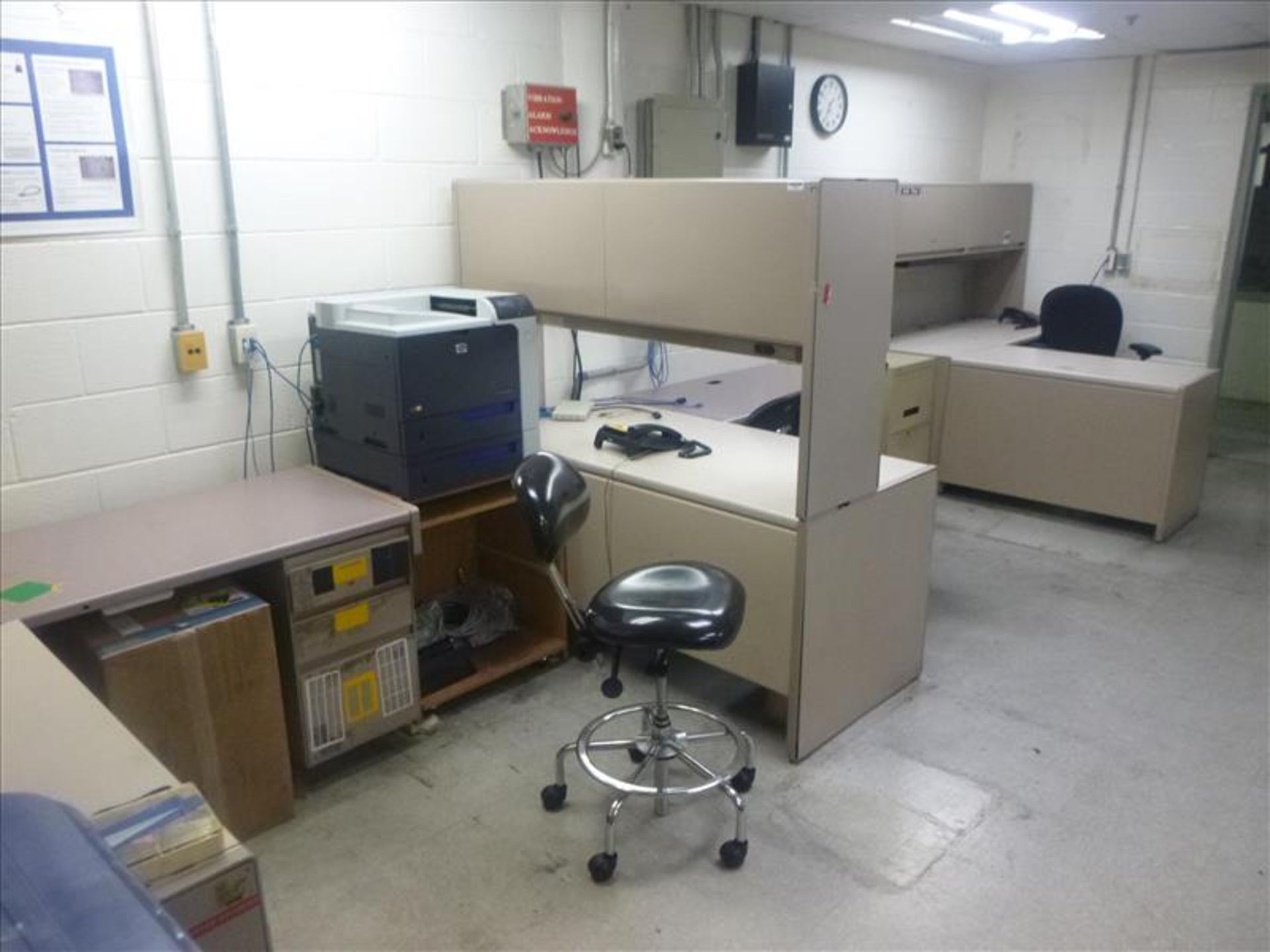 contents of Tech. Maint. offices (furnishings only) [1st Floor, Front Offices] - Image 2 of 6