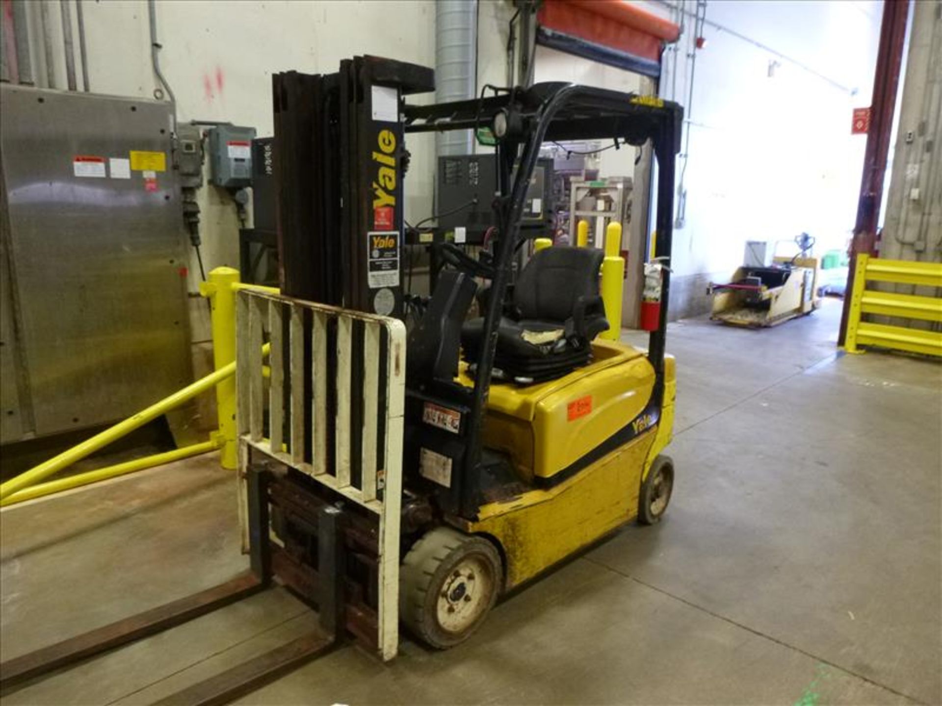 Yale fork lift truck, mod. ERP040VFN48TE082, ser. no. A955N01645J, 48V electric, 3700 lbs cap.,