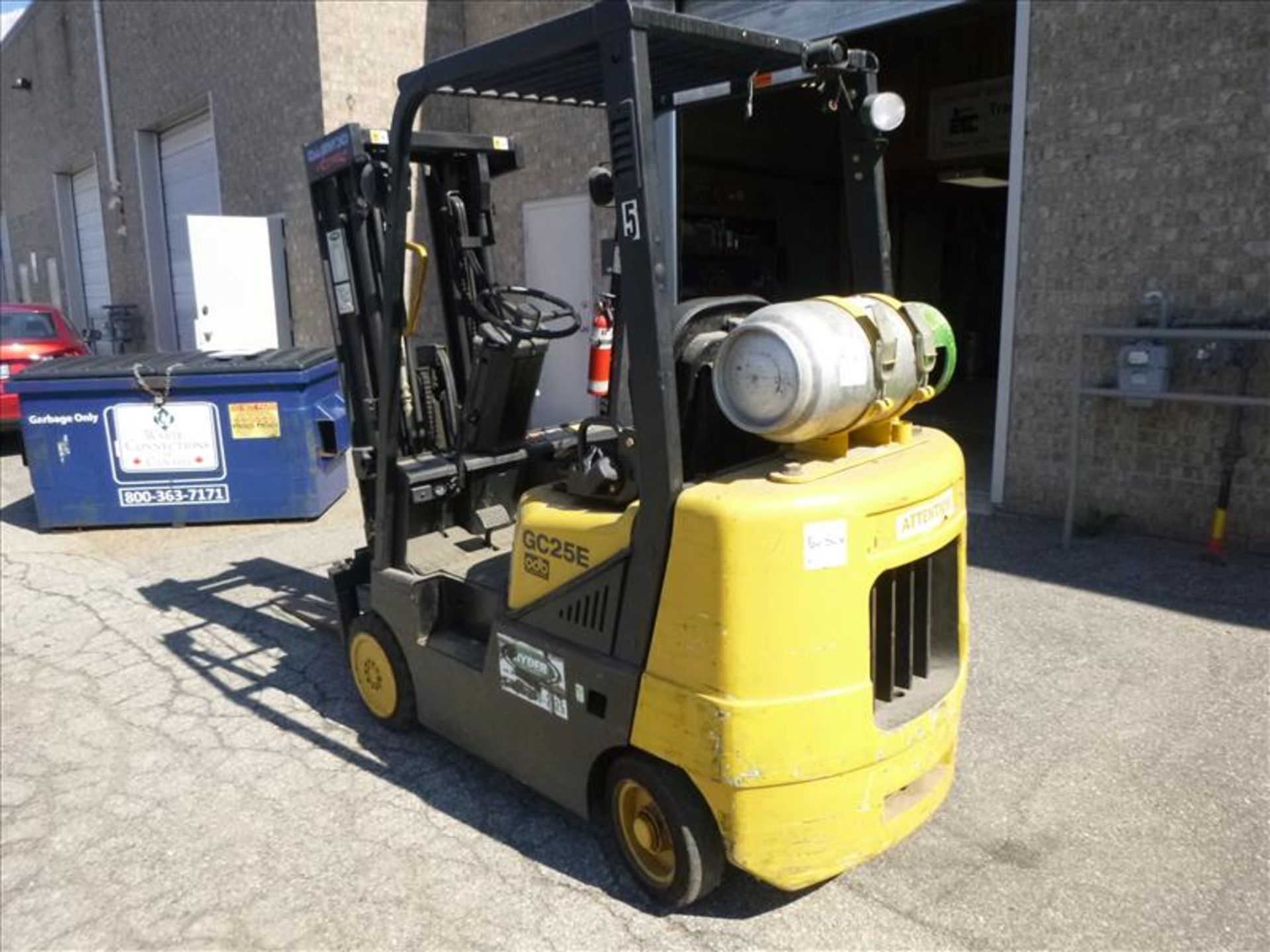 Daewoo Lift Truck, mod. GC25E-3, ser. no. CV-02826, LP, 4500 lbs. cap., 186 in./3-stage mast, side- - Image 2 of 9