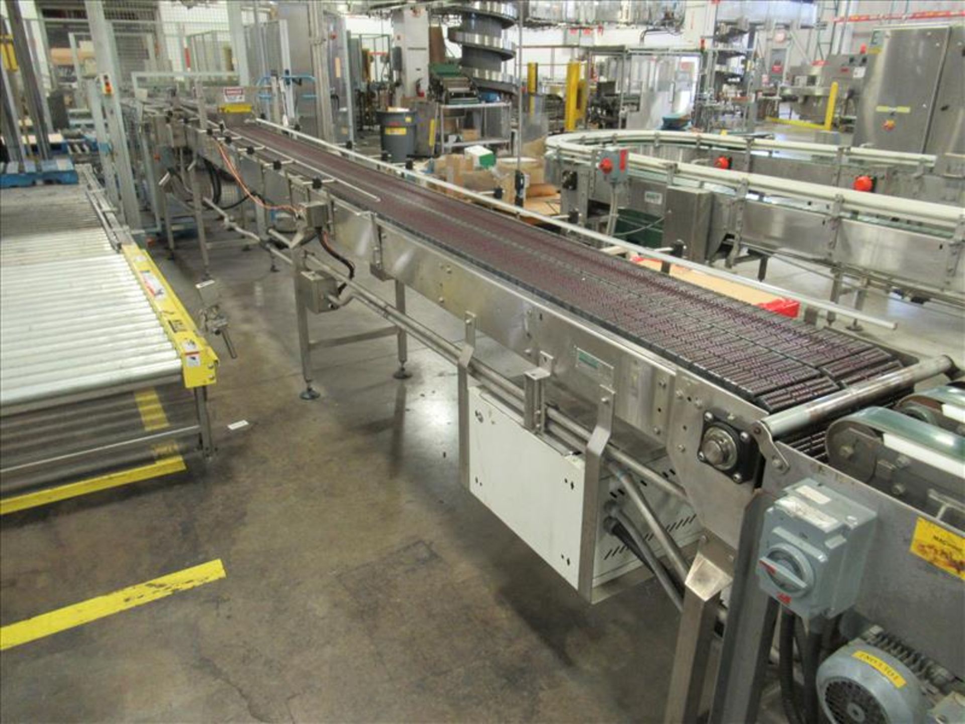 Trio-PAC Tray conveyors to Ln 3 palletizing robot mod. no. C3986T1 roller top chain, low back