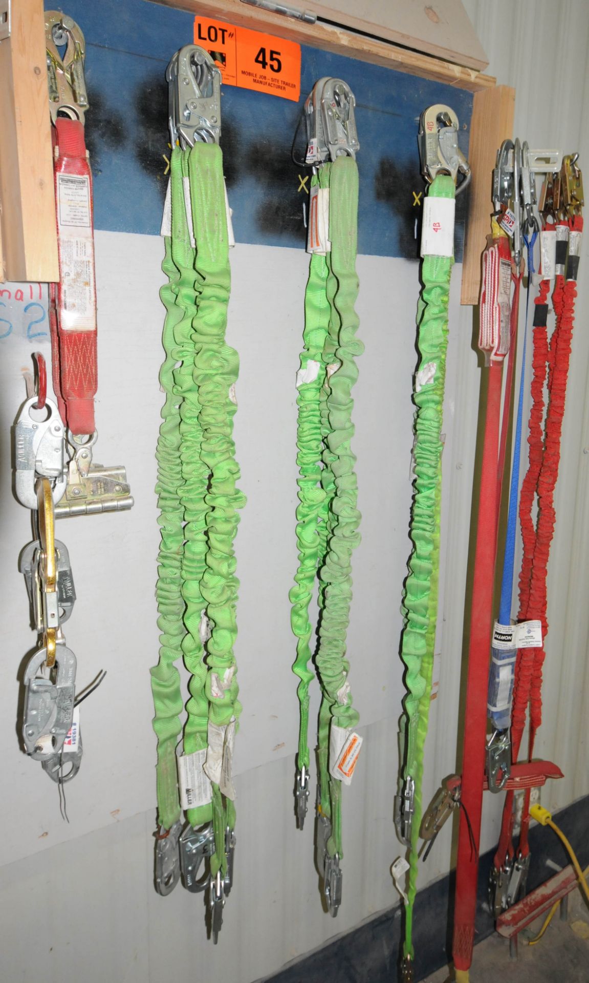 LOT/ LANYARDS