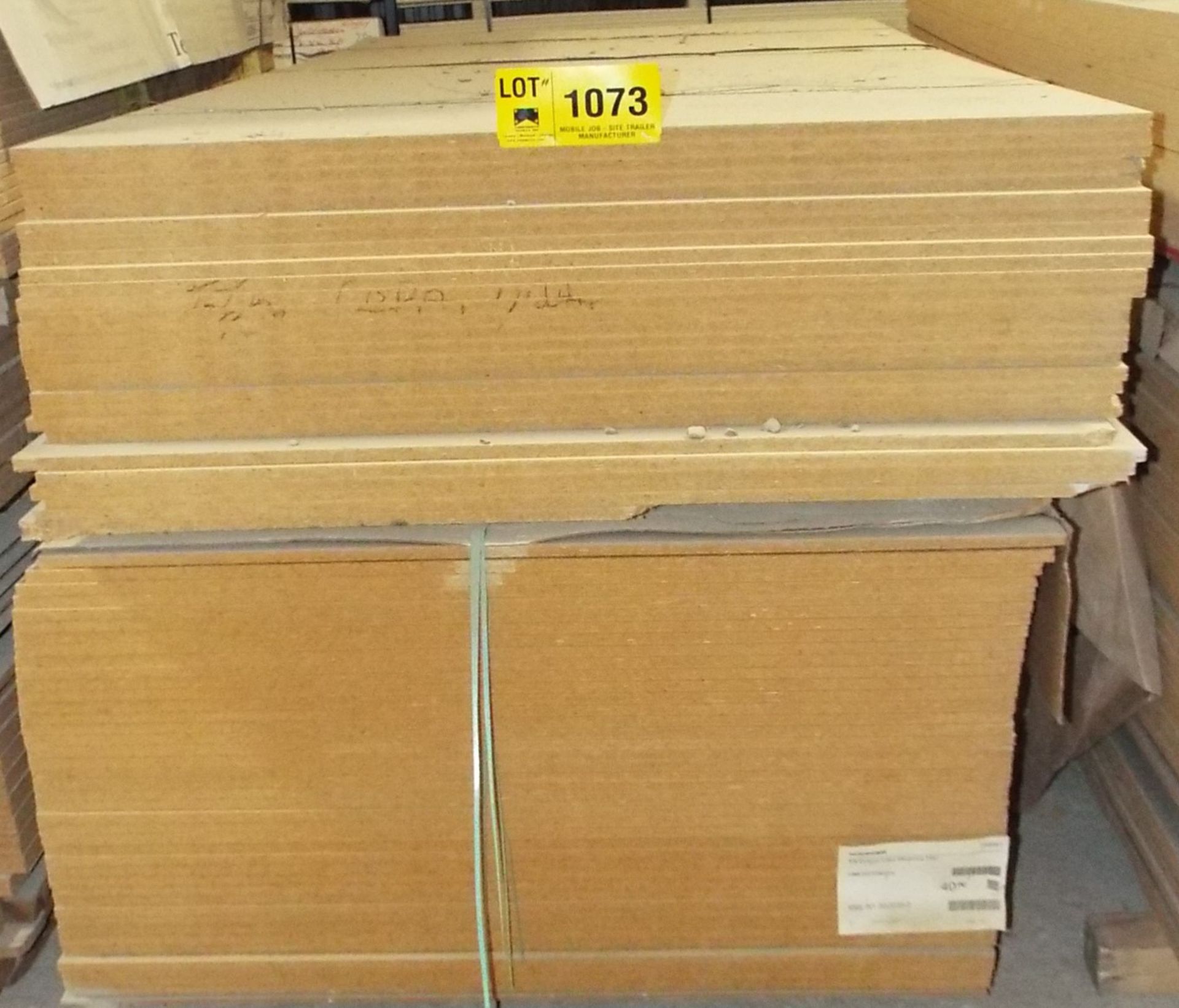 LOT/ PARTICLE BOARD