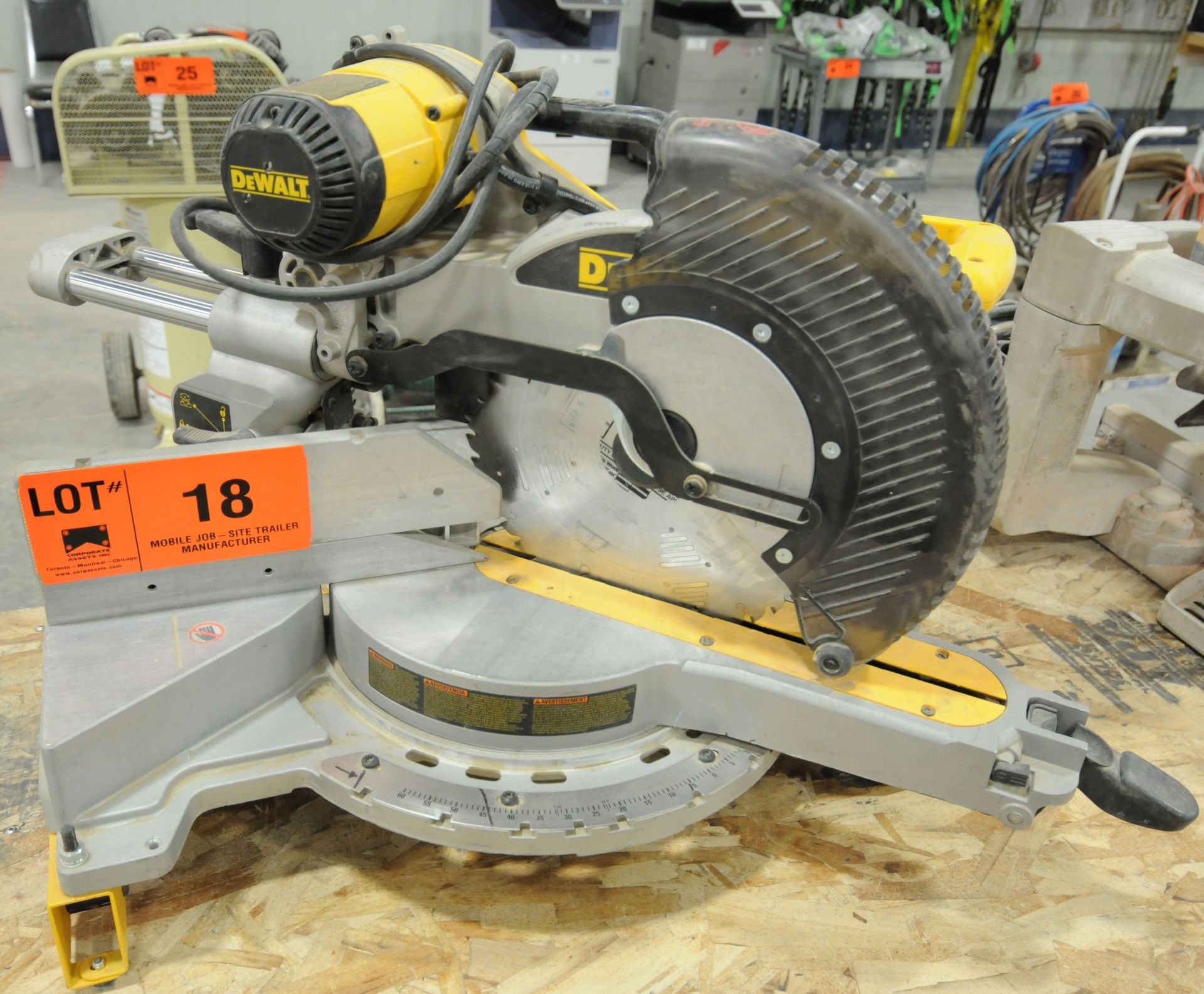 DEWALT 12" DOUBLE BEVEL SLIDING COMPOUND MITRE SAW, S/N: 162982