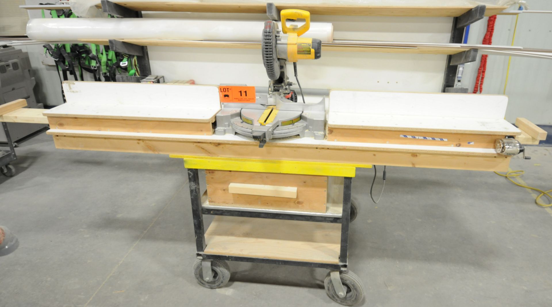 DEWALT 10" COMPOUND MITRE SAW WITH TABLE, S/N 32747