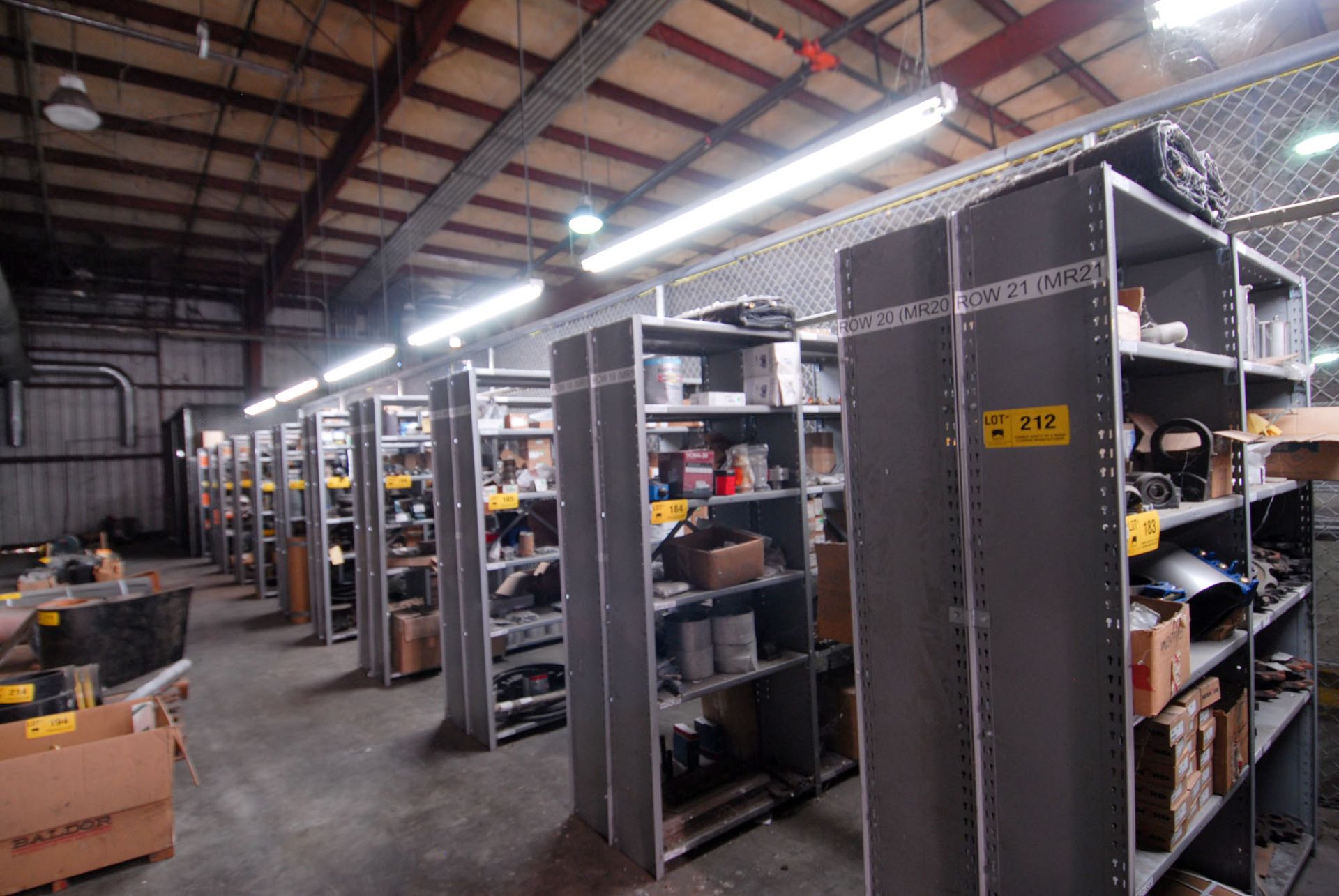 LOT/ 22 SECTIONS OF METAL SHELVING