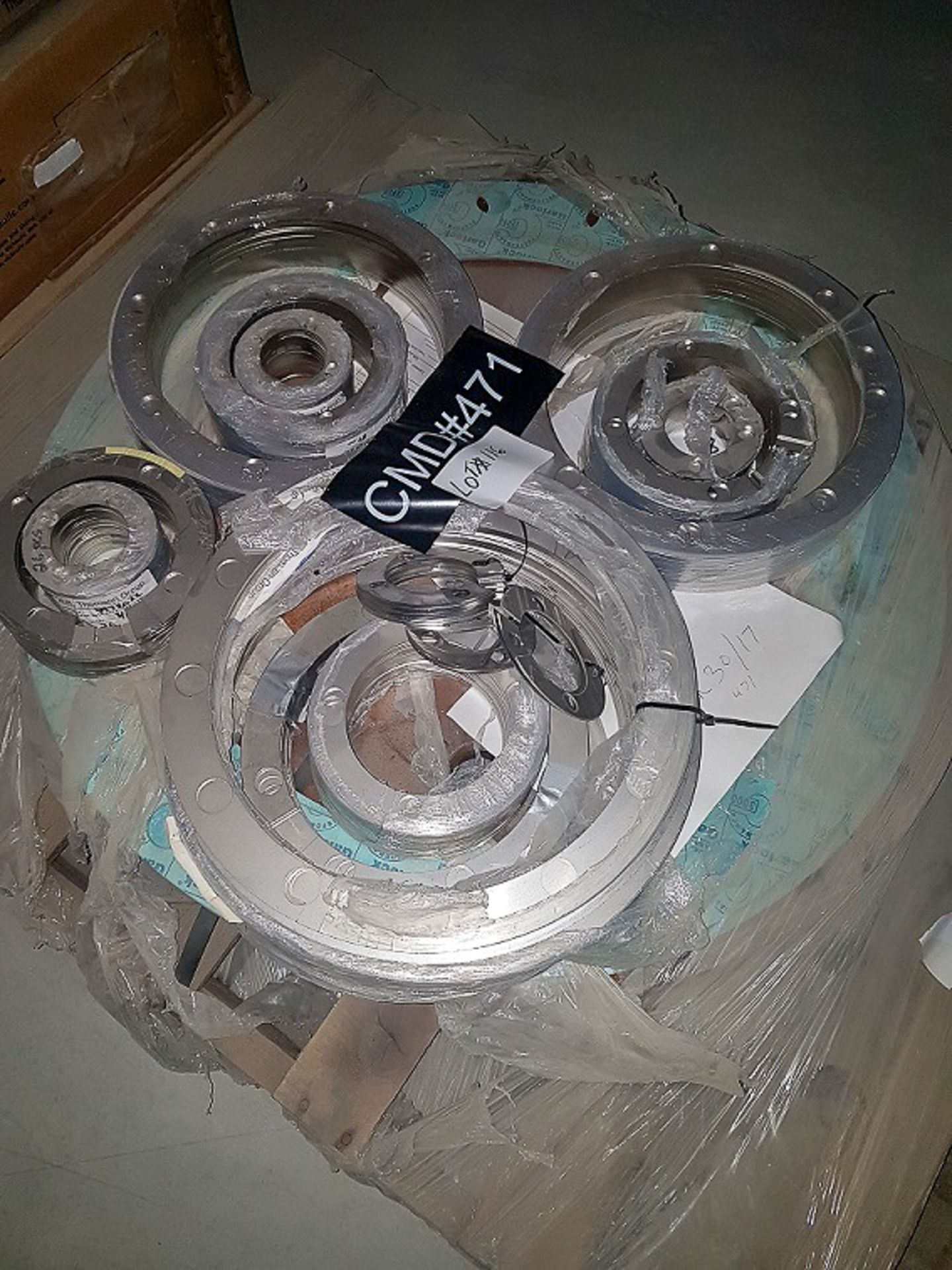 LOT/ 24" FLANGES, FILLER RINGS 302SS AND STEEL GASKET