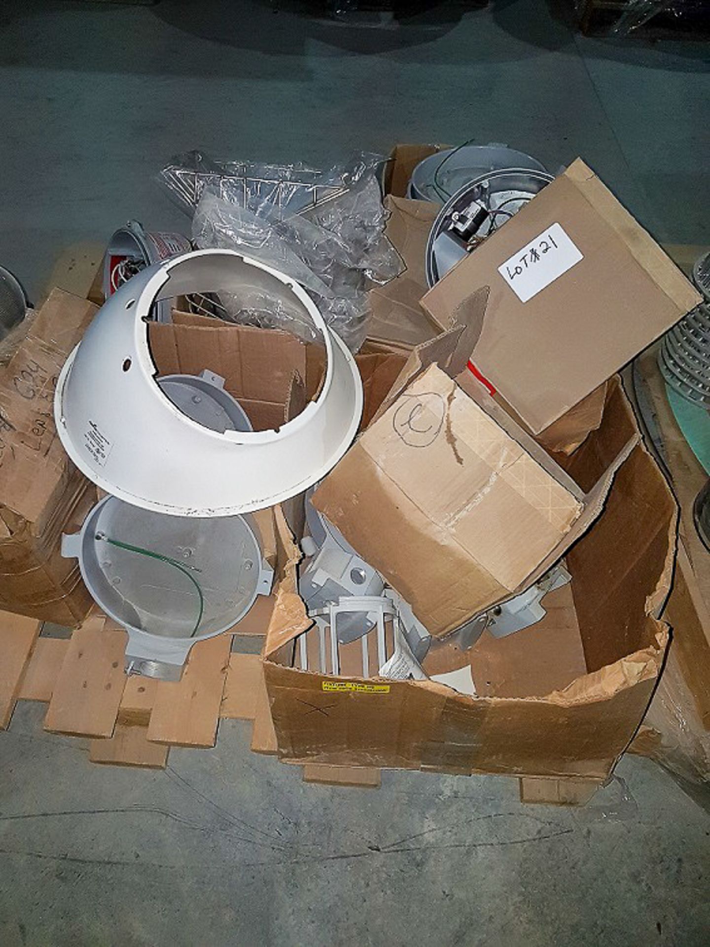 LOT/ LIGHT FIXTURE FITTINGS, GLASS GLOBES, WIRE GUARD SHIELD, MOUNTS AND SURPLUS EQUIPMENT