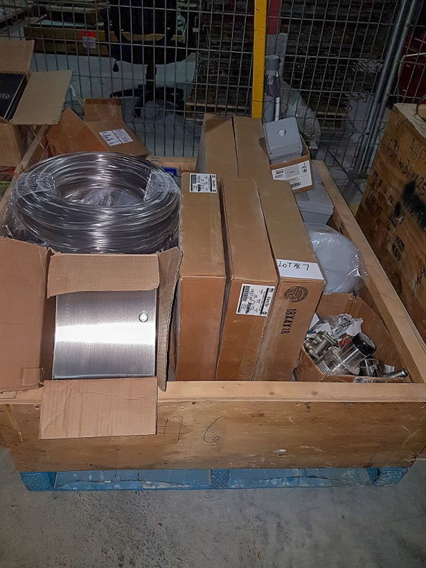 LOT/ STAINLESS STEEL BOX, FITTINGS AND CONSTRUCTION MATERIALS