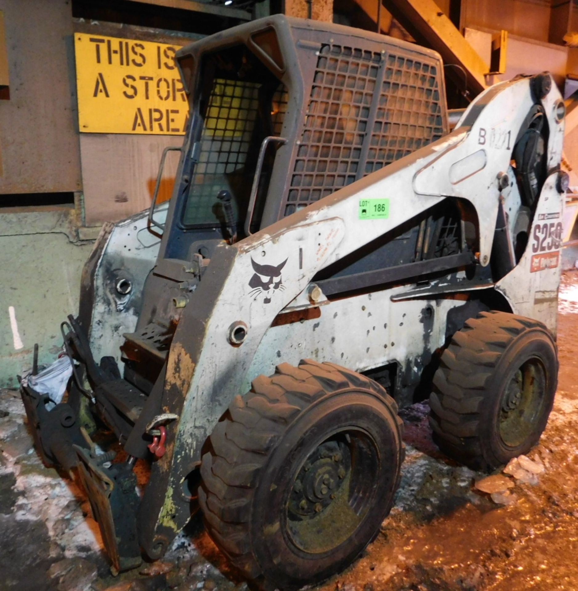 BOBCAT (2008) S-250 COMPACT SKID STEER WITH DIESEL ENGINE, 4 WHEEL DRIVE, S/N 530940221