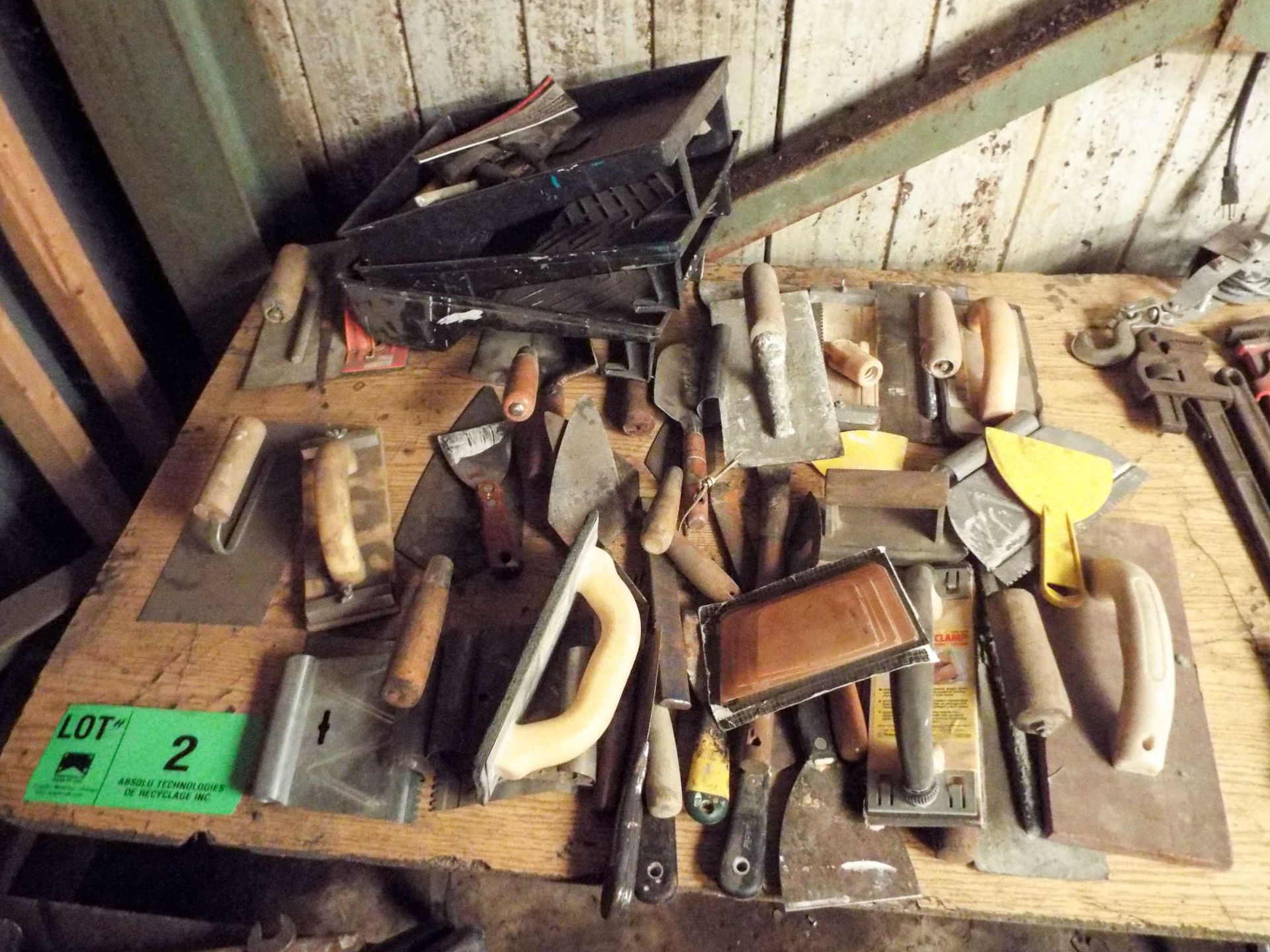 (LOT) ASSORTED TROWELS AND SCRAPERS