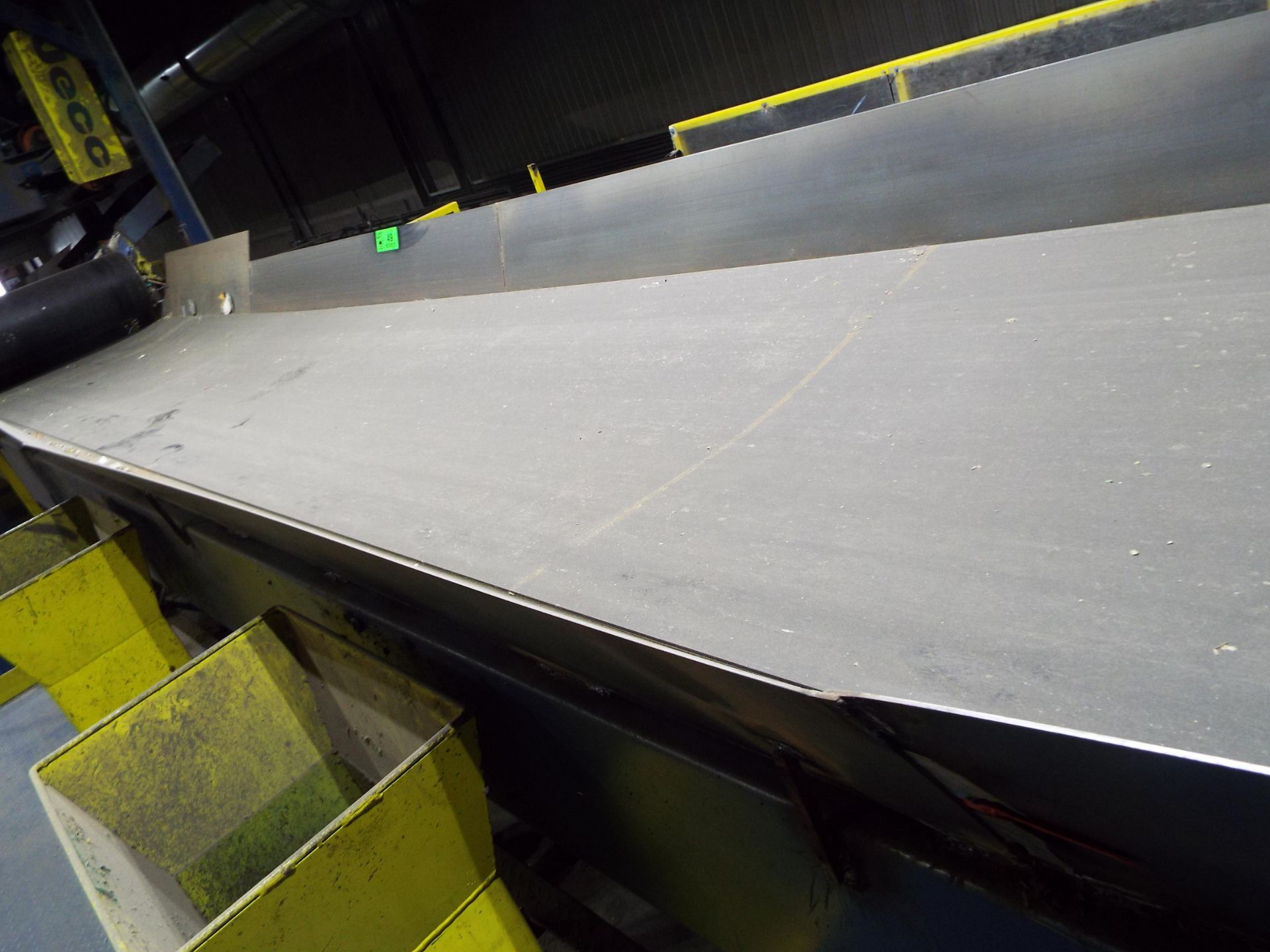 JECC APPROX. 35' X 5' HORIZONTAL RUBBER-BELT MOTORIZED CONVEYOR. S/N: N/A