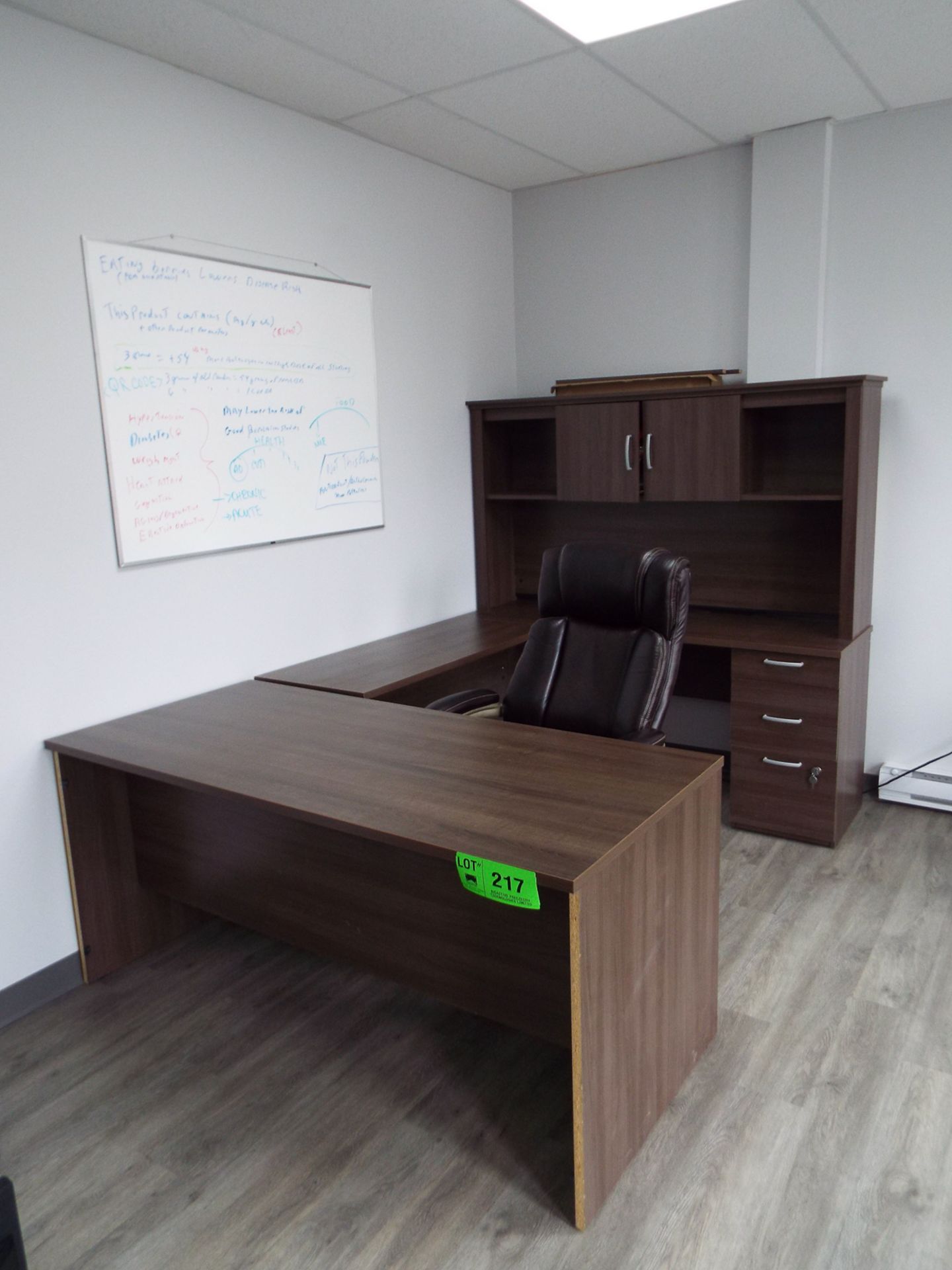 LOT/ U-SHAPED DESK WITH HUTCH, OFFICE CHAIR & DESK