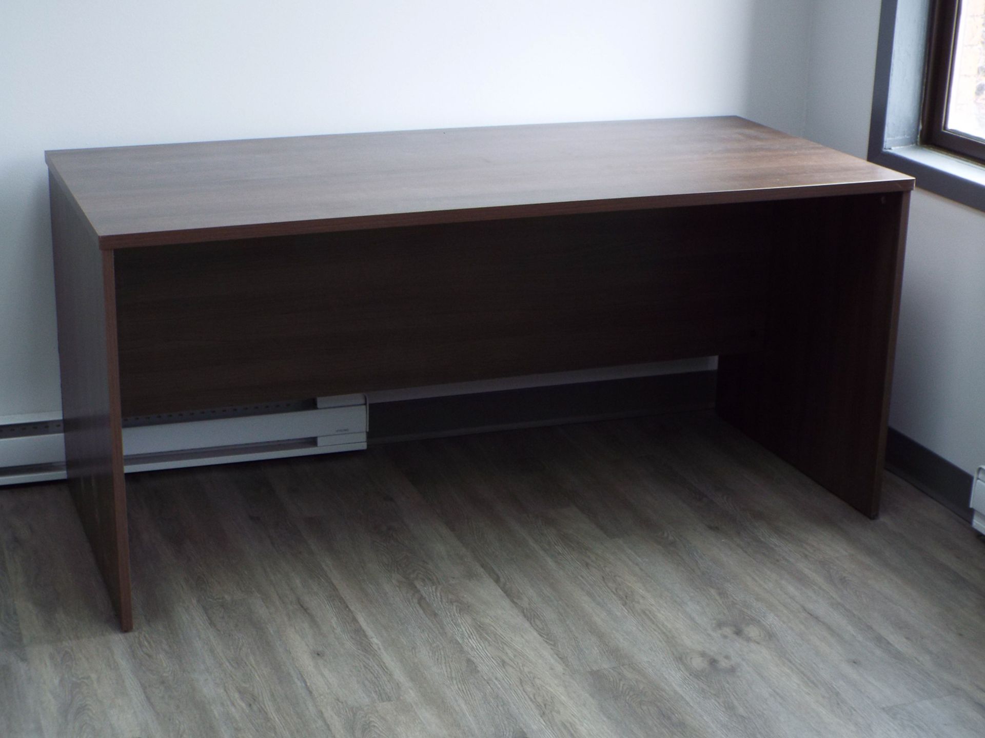 LOT/ U-SHAPED DESK WITH HUTCH, OFFICE CHAIR & DESK - Image 2 of 2