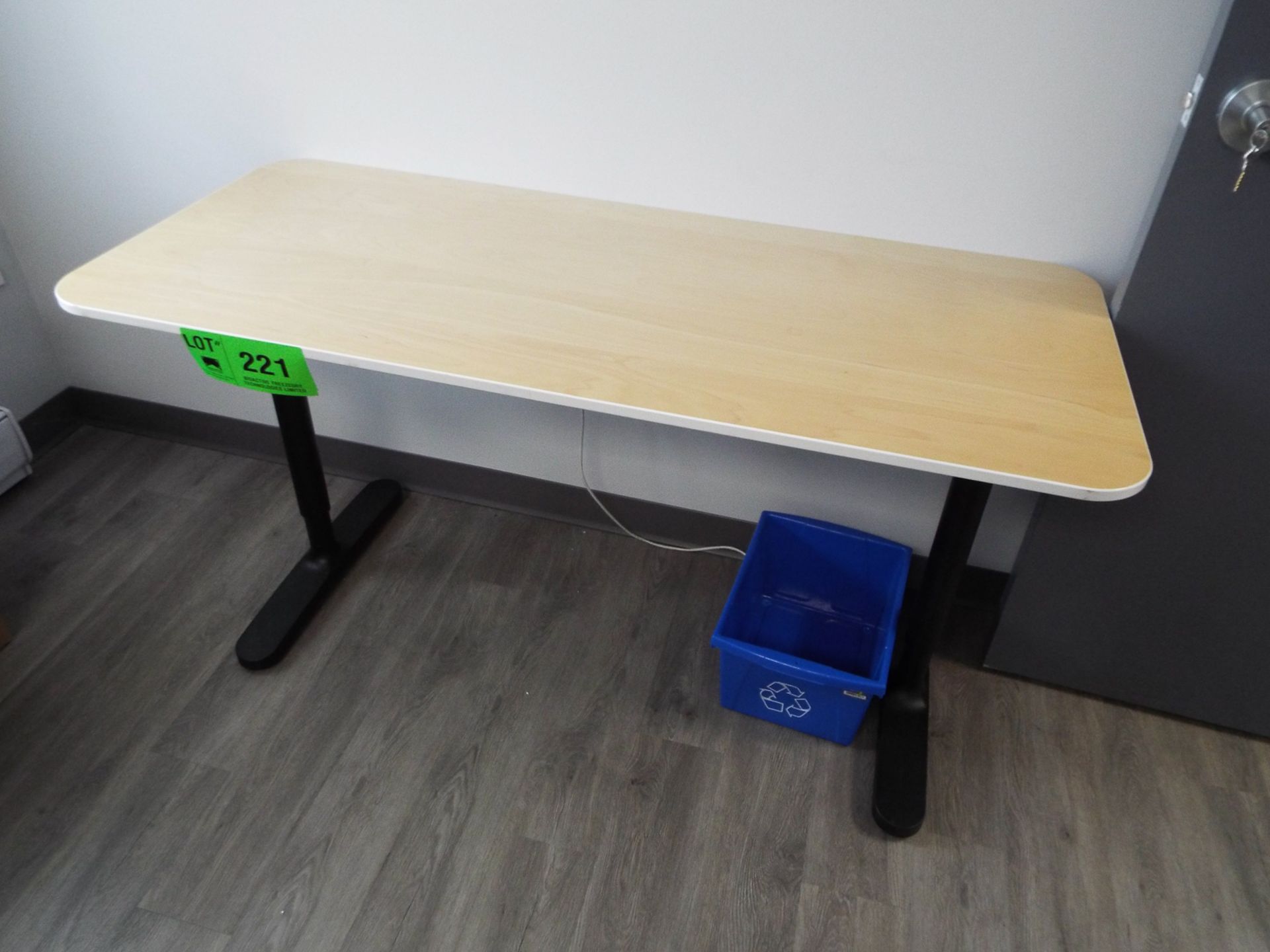 LOT/ (2) TABLES