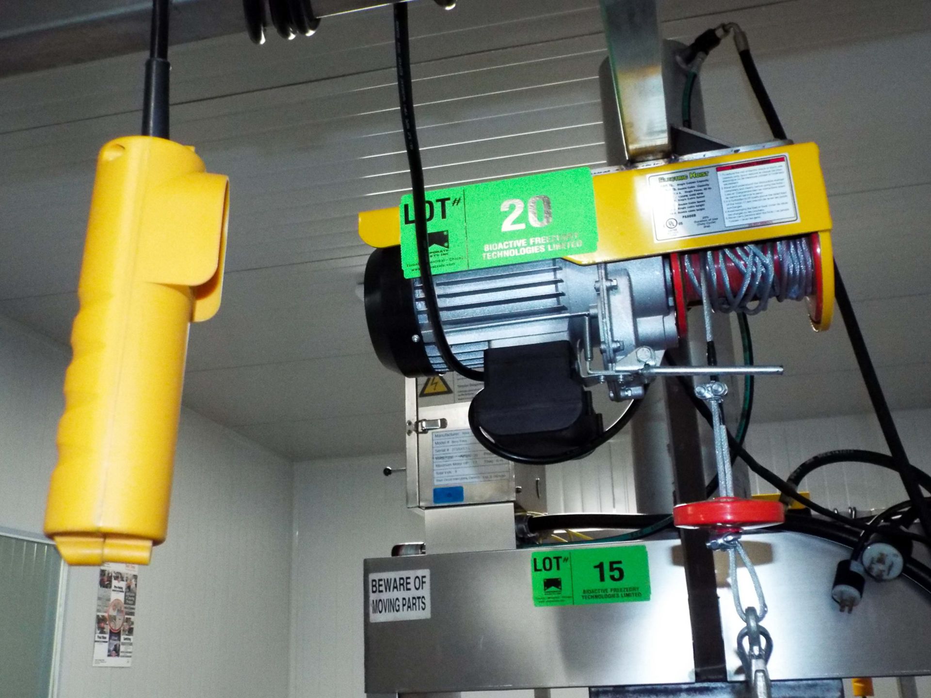 880 LB. CAPACITY ELECTRIC HOIST WITH PENDANT CONTROL