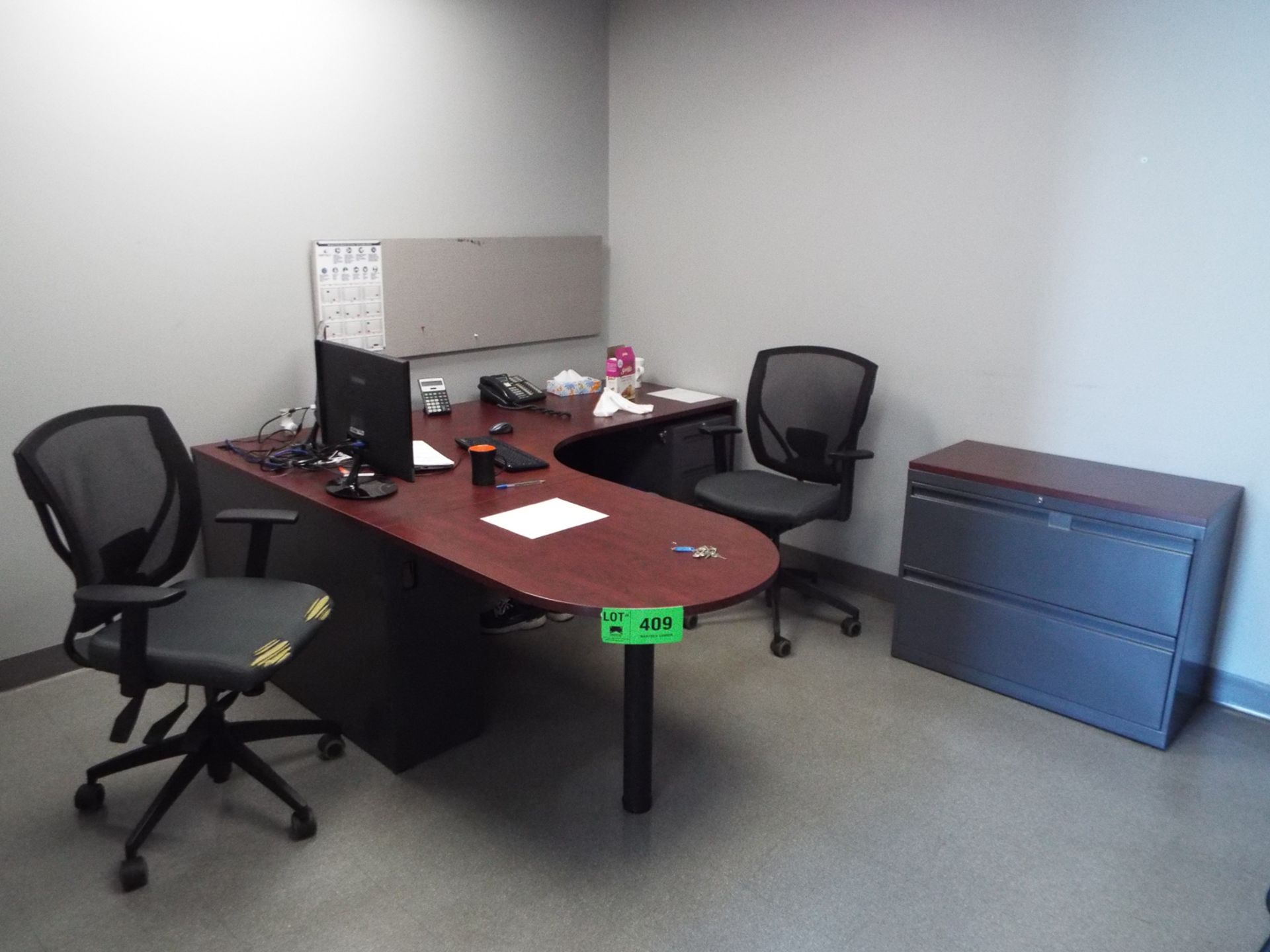 LOT/ CONTENTS OF OFFICE (FURNITURE ONLY) - L-SHAPED DESK, OFFICE CHAIRS, 2 DRAWER LATERAL FILE