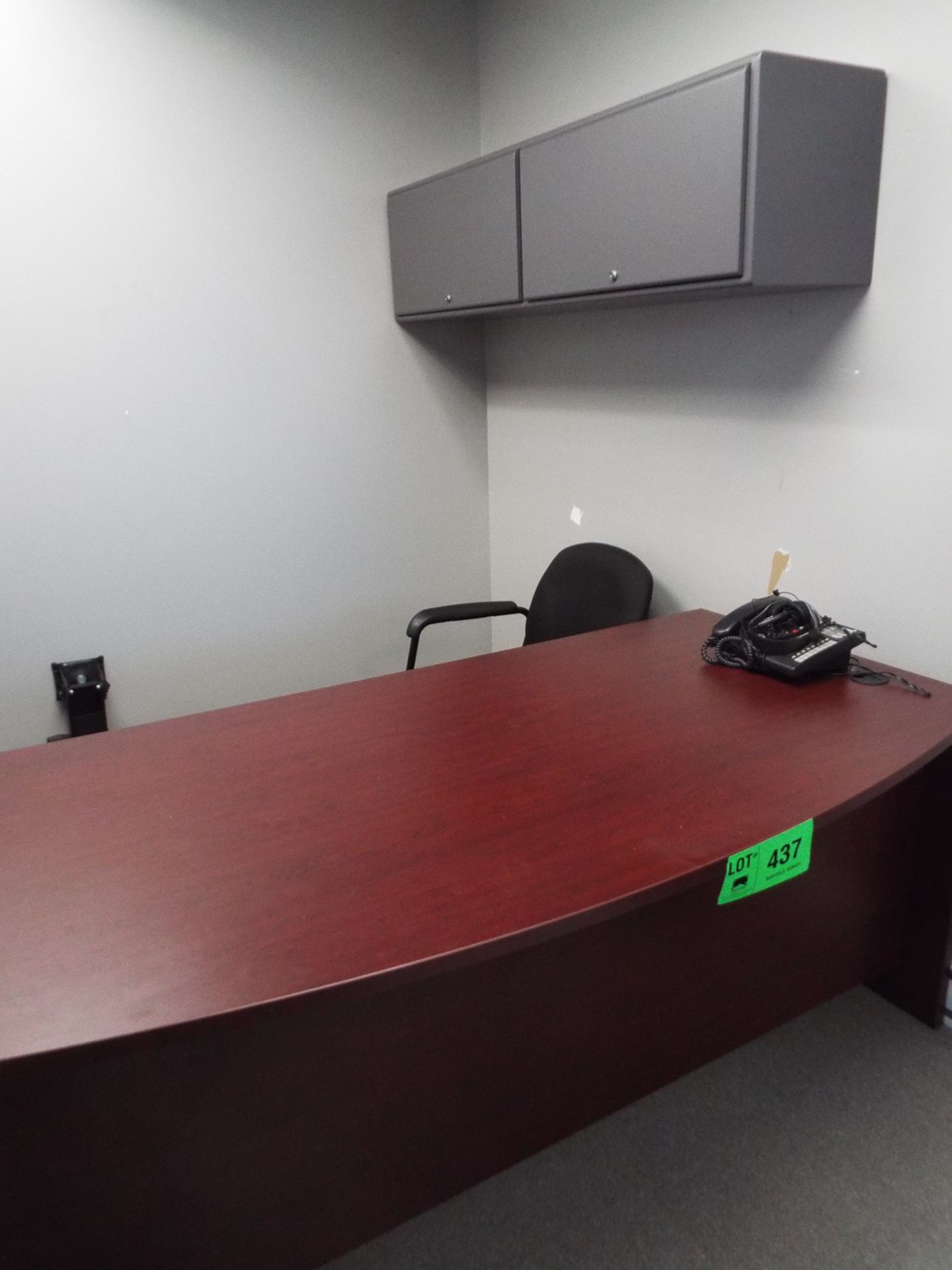 LOT/ CONTENTS OF OFFICE (FURNITURE ONLY) - OFFICE DESK WITH OVERHEAD CABINET, OFFICE CHAIR AND