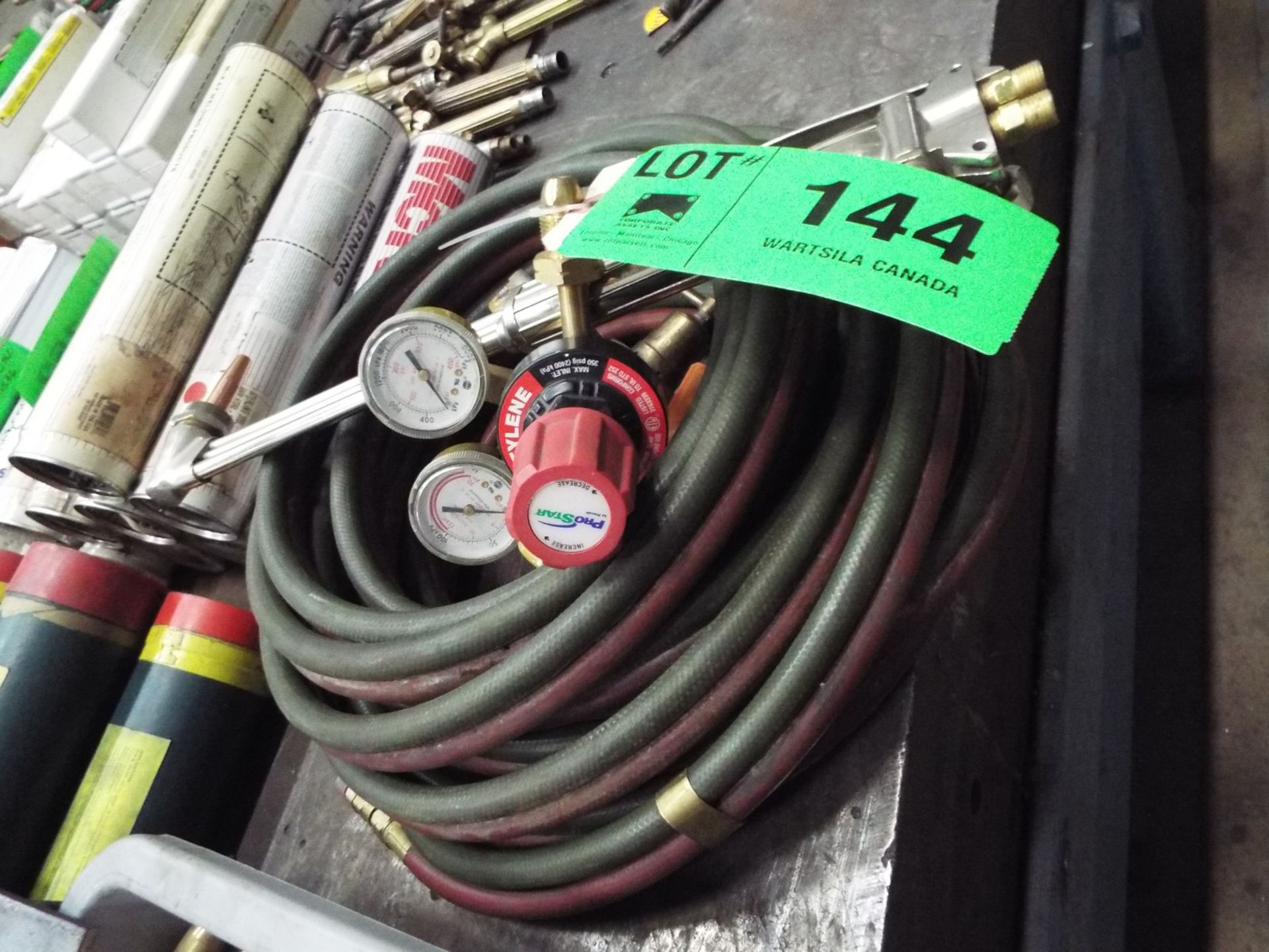 LOT/ OXY-ACETYLENE TORCH WITH HOSE AND GAUGES