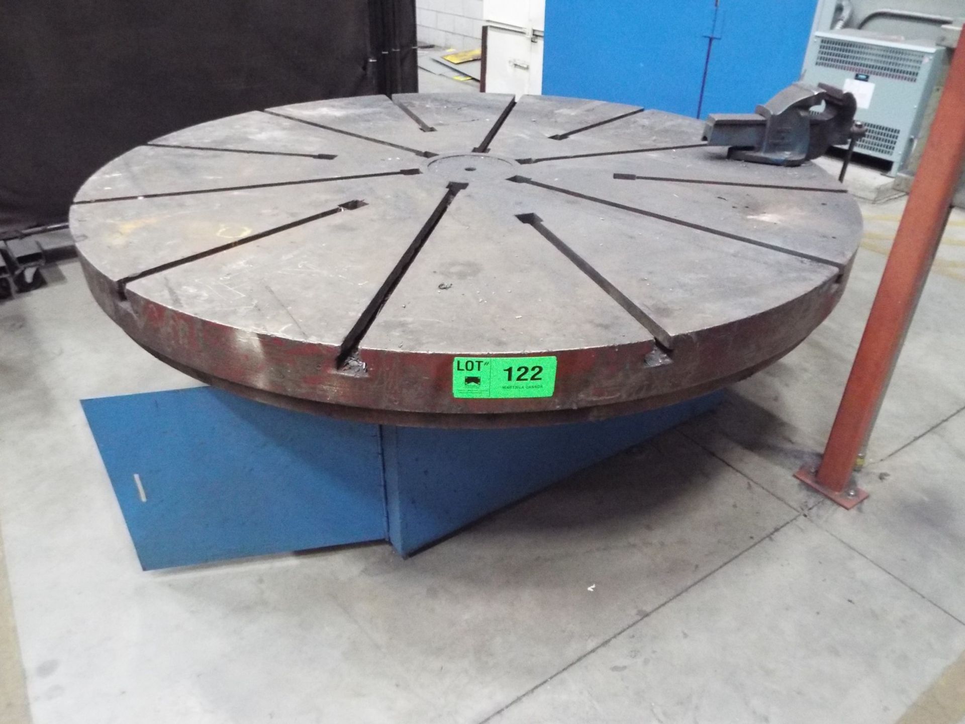 MFG. UNKNOWN 84" DIAMETER ROTARY TABLE WITH 6" BENCH VISE (CI)