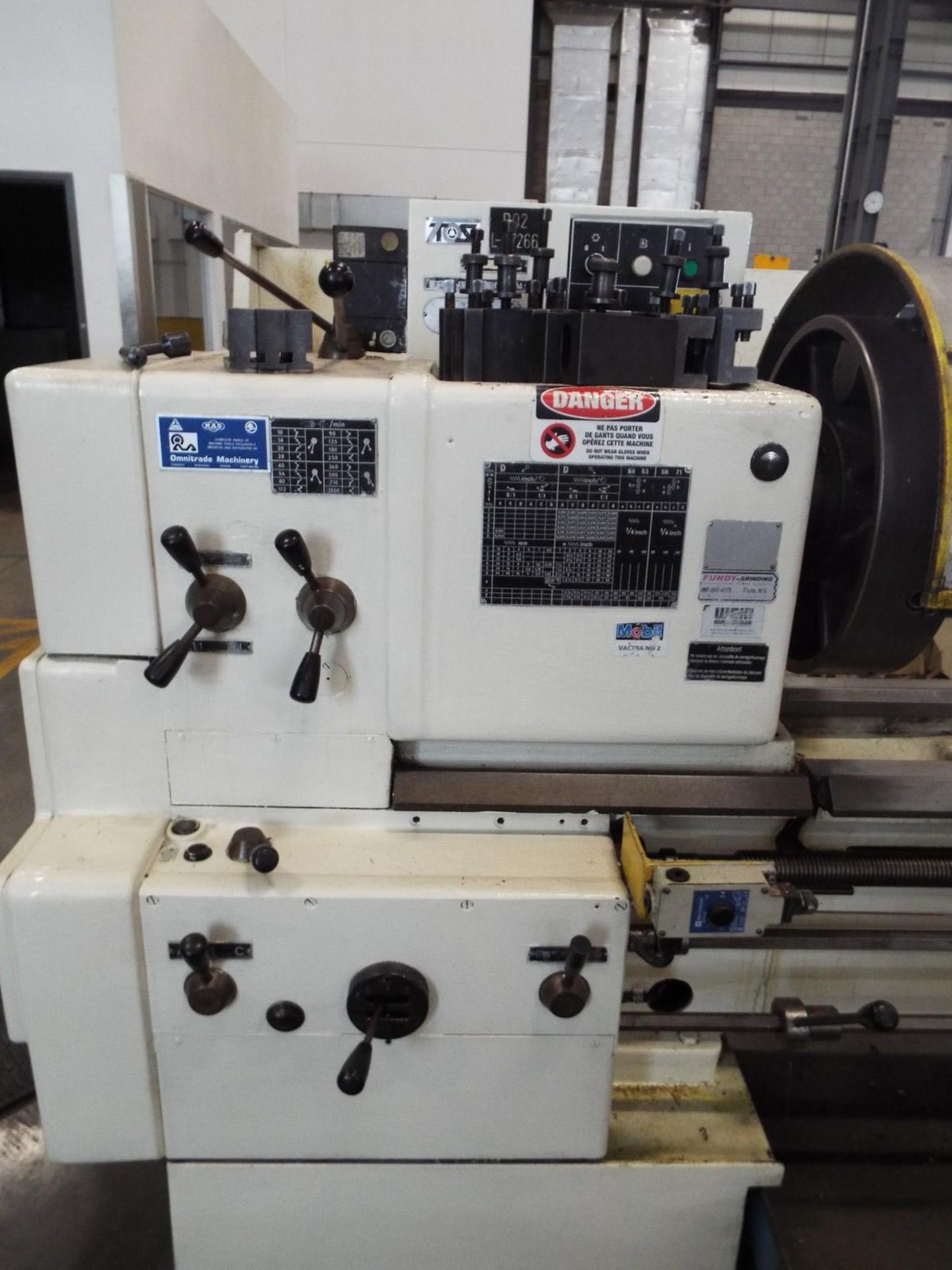 TOS (1999) SN71C GAP BED ENGINE LATHE WITH 28" SWING OVER BED, 38" SWING IN THE GAP, 120" BETWEEN - Image 2 of 7