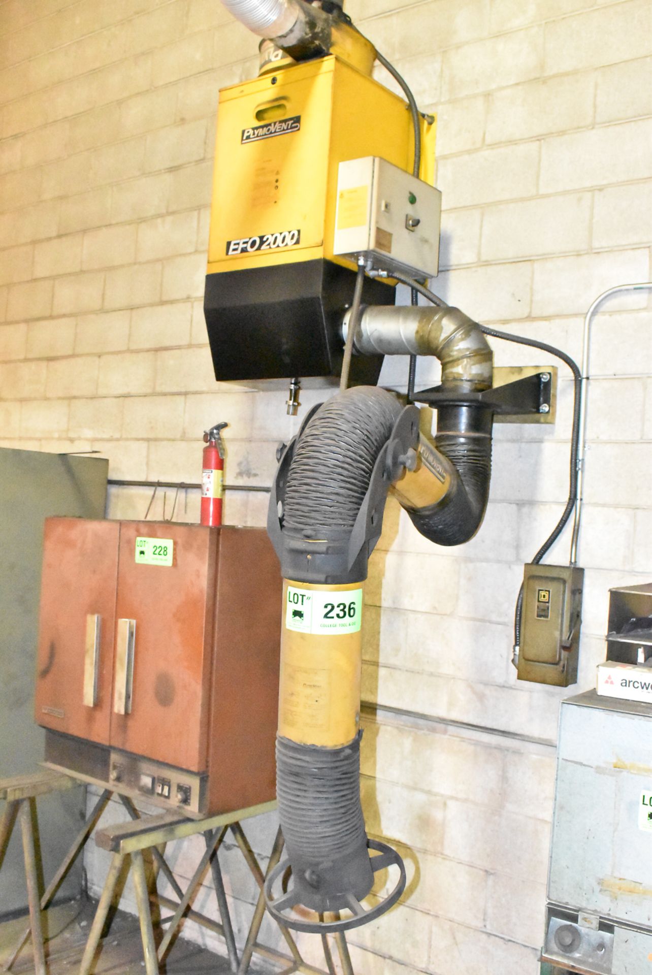 PLYMOVENT FO2000 WELDING FUME EXTRACTION SYSTEM WITH SMOG HOG AIR FILTER, 575V/3PH/50-60HZ, S/N N/