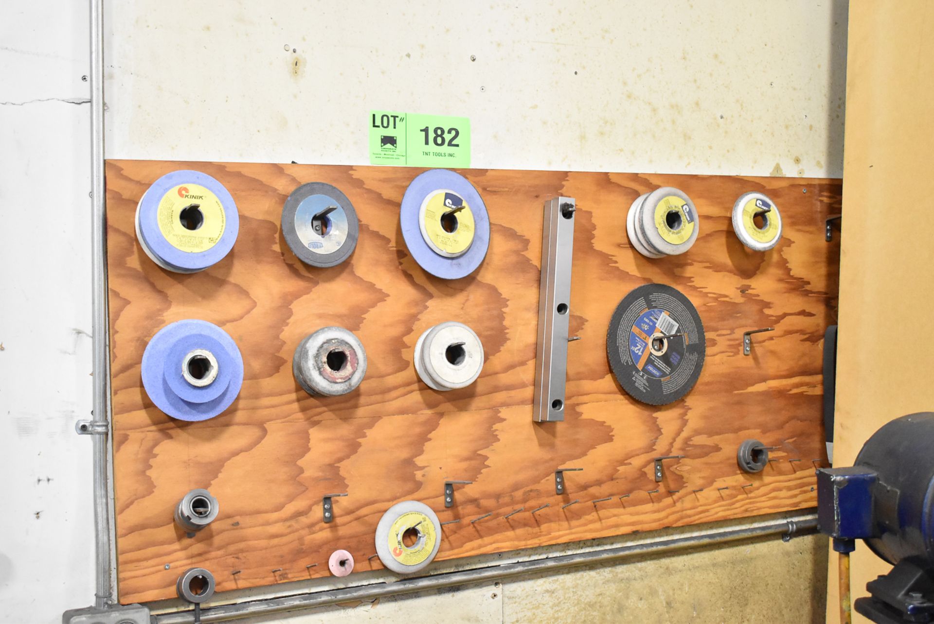 LOT/ SPARE GRINDING WHEELS
