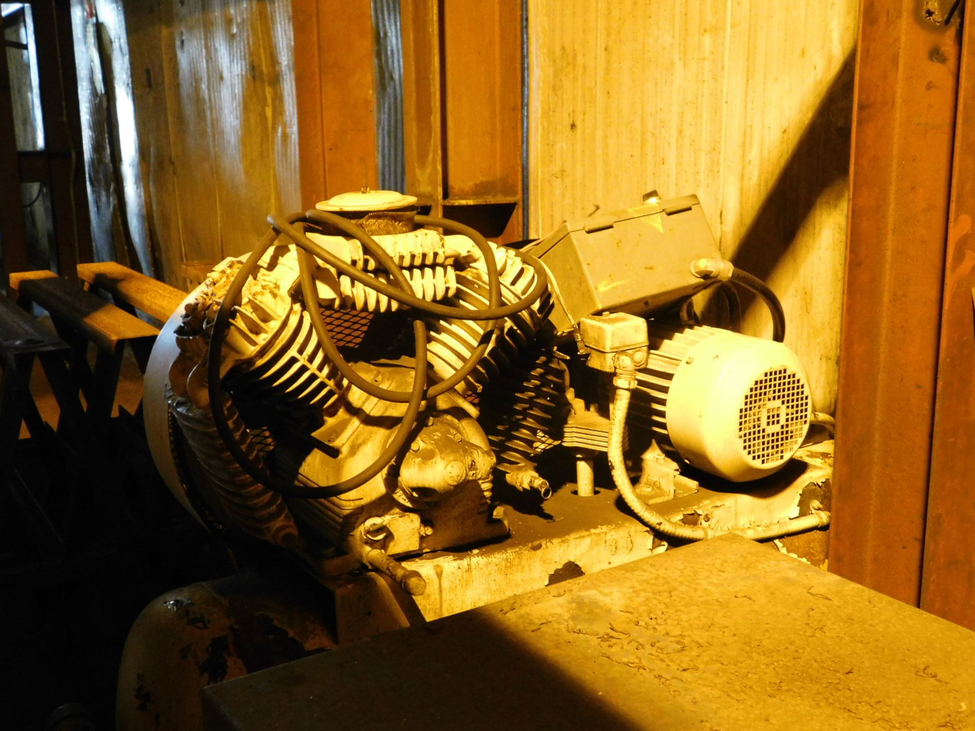 TANK MOUNTED AIR COMPRESSOR - Image 2 of 2