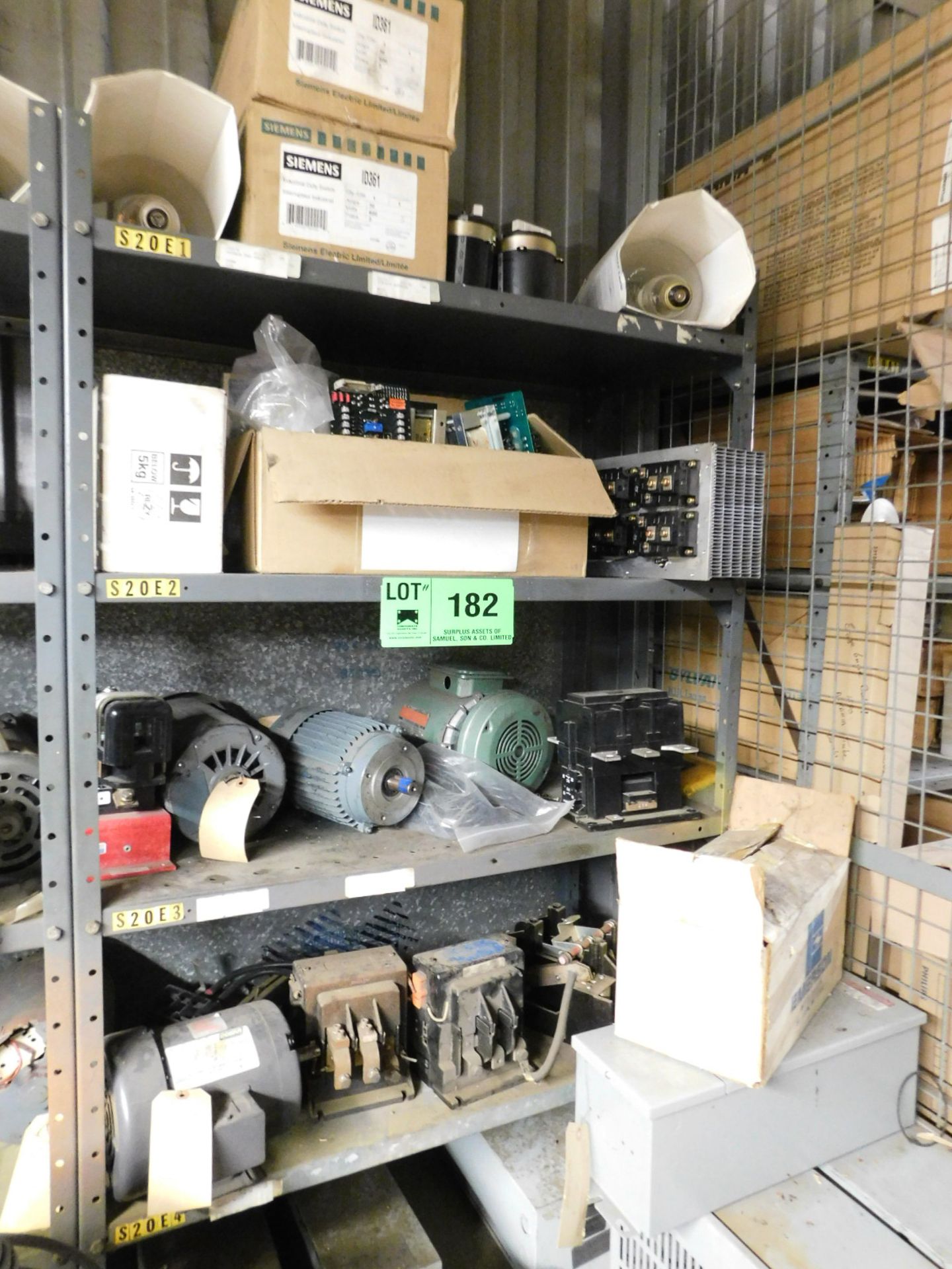 LOT/ CONTENTS OF SHELF UNIT WITH ELECTRIC MOTORS