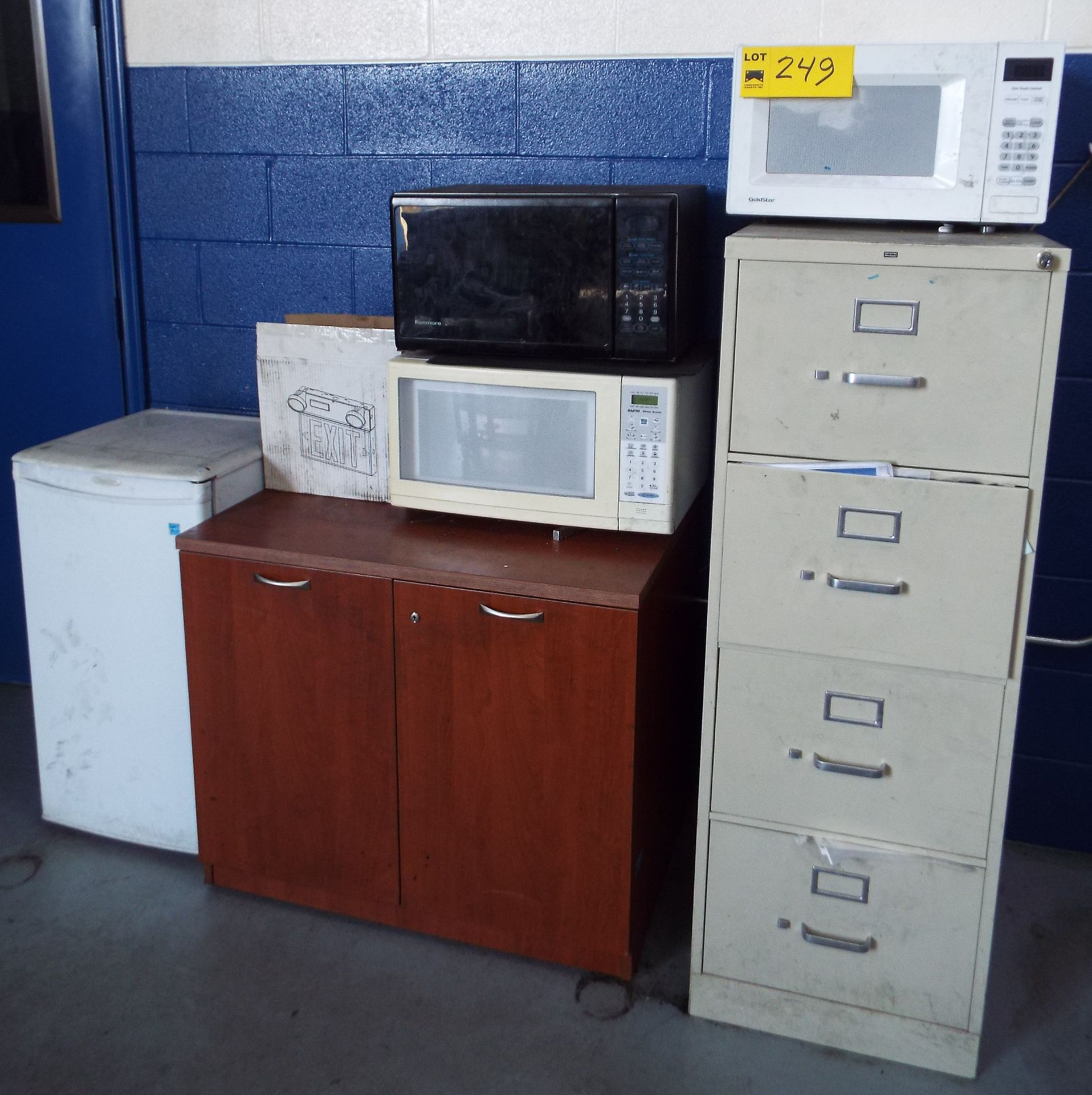 LOT/ MICROWAVES, BAR FRIDGE, CREDENZA AND FILE CABINET