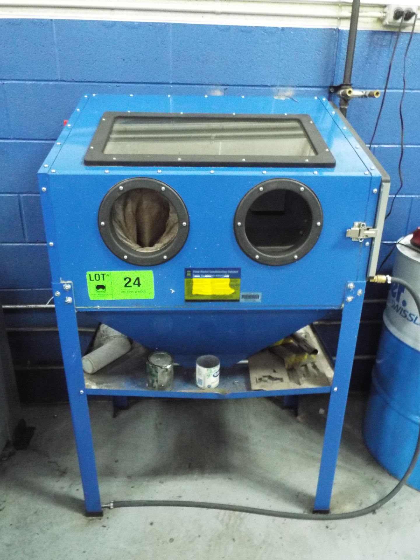 POWERFIST ABRASIVE SANDBLASTING CABINET