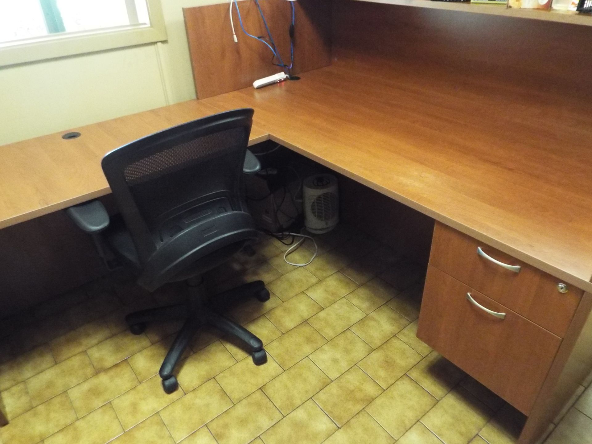 LOT/ REMAINING CONTENTS OF FRONT OFFICE - RECEPTION DESK WITH HUTCH, L-SHAPED DESK, OFFICE CHAIRS, - Image 2 of 2