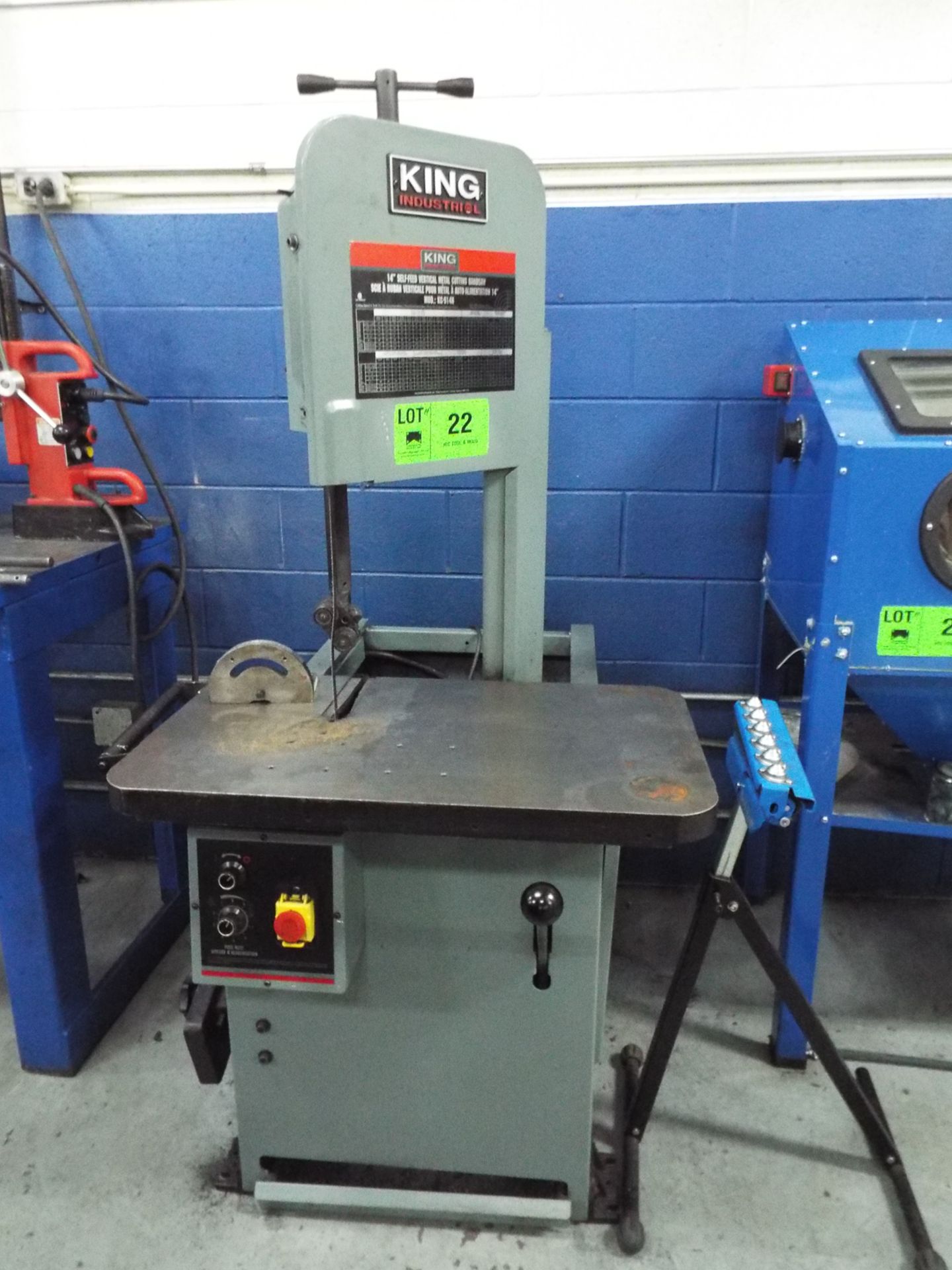 KING INDUSTRIAL 14" VERTICAL METAL CUTTING BANDSAW WITH 12" THROAT, 30" X 18.5" TABLE, 14" MAX. WORK